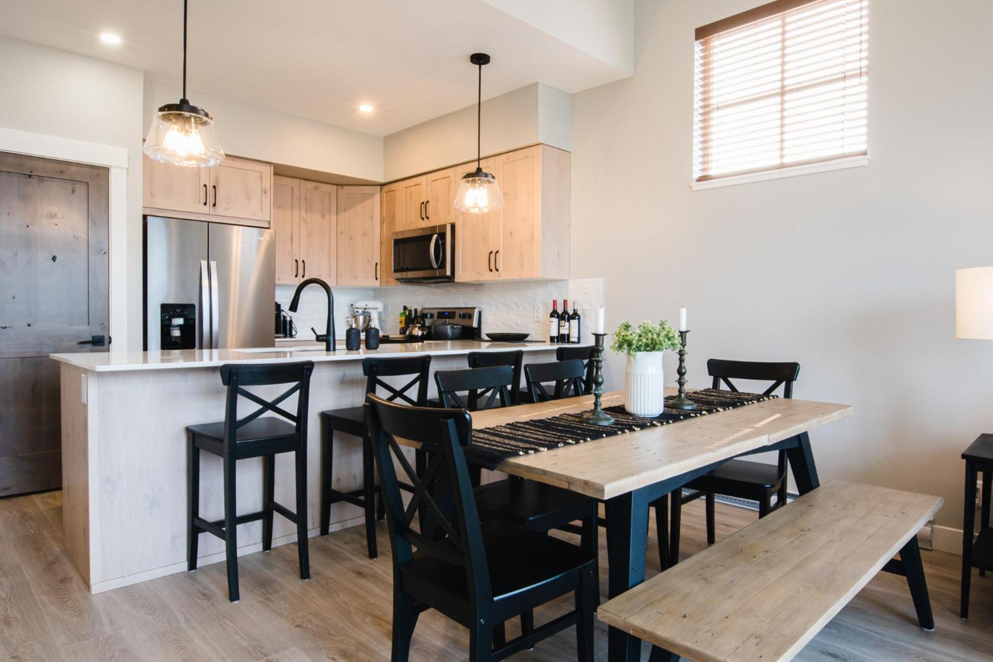 New! Luxury, Top Floor, Ski in/Ski Out, Private Hot Tub and Mountain Views