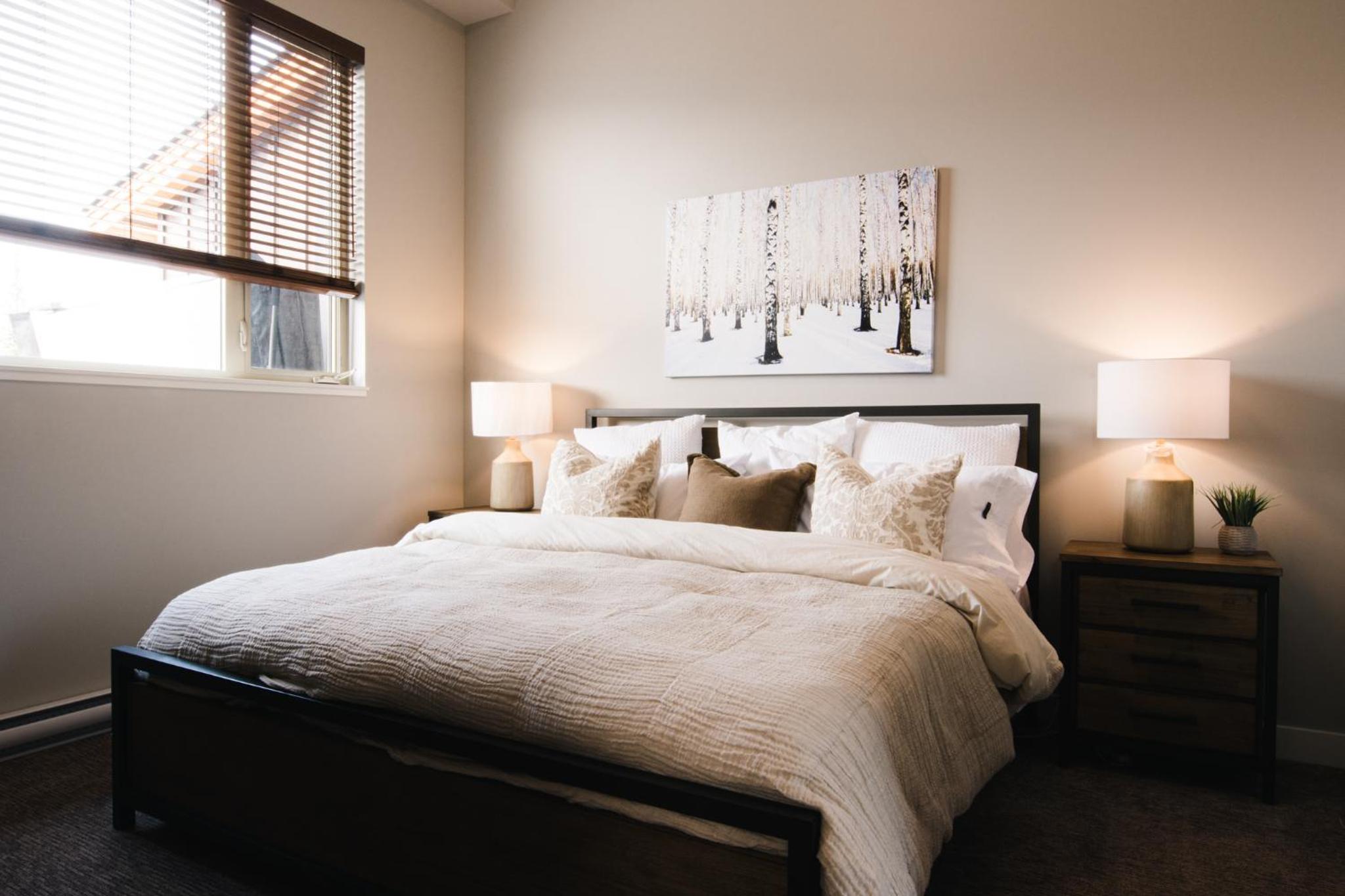 New! Luxury, Top Floor, Ski in/Ski Out, Private Hot Tub and Mountain Views