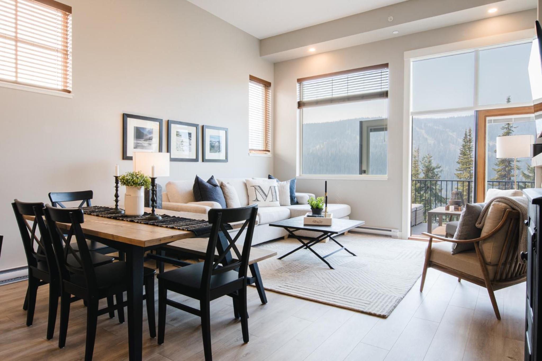 New! Luxury, Top Floor, Ski in/Ski Out, Private Hot Tub and Mountain Views
