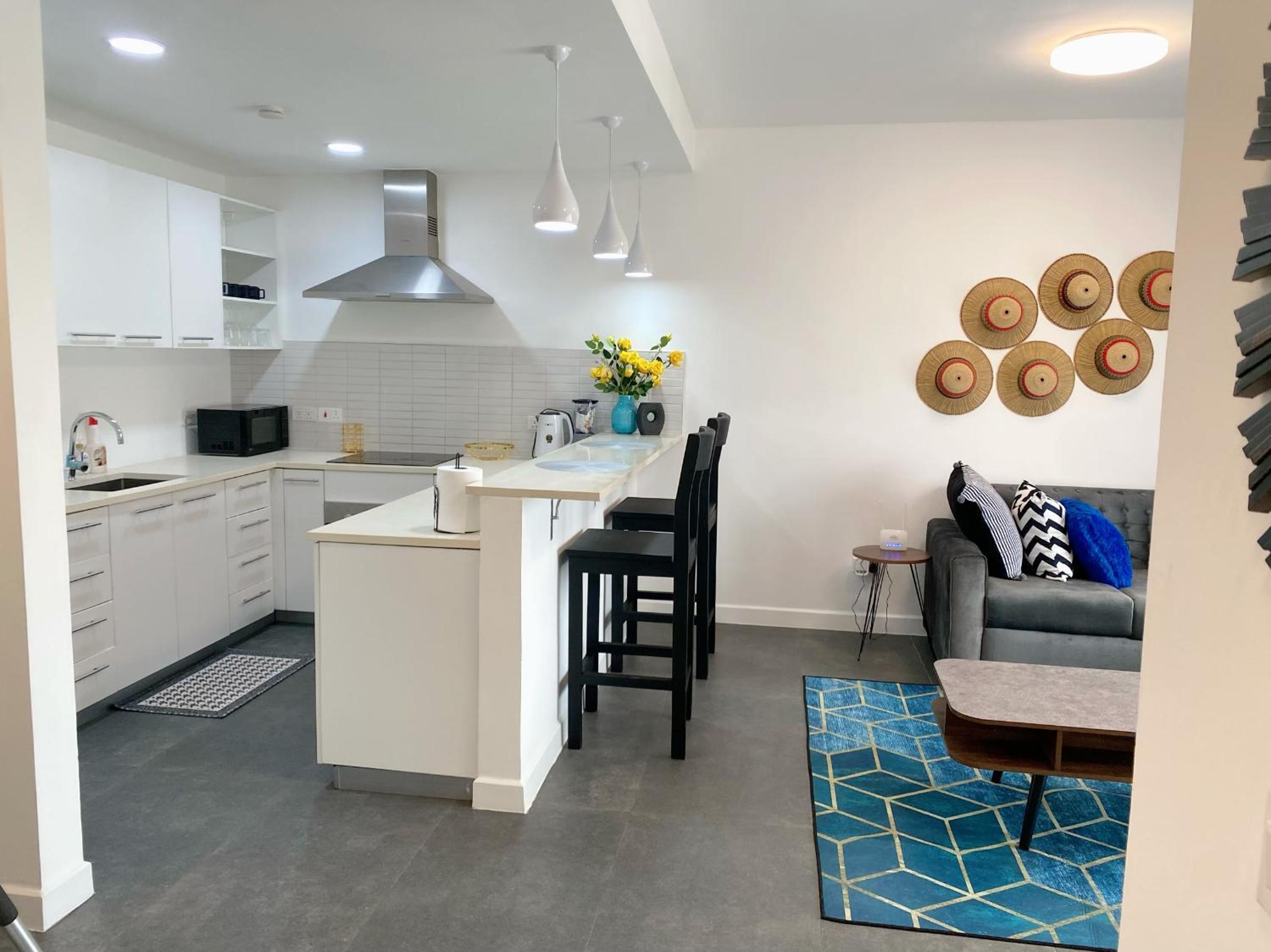 Contemporary 1 bedroom with pool