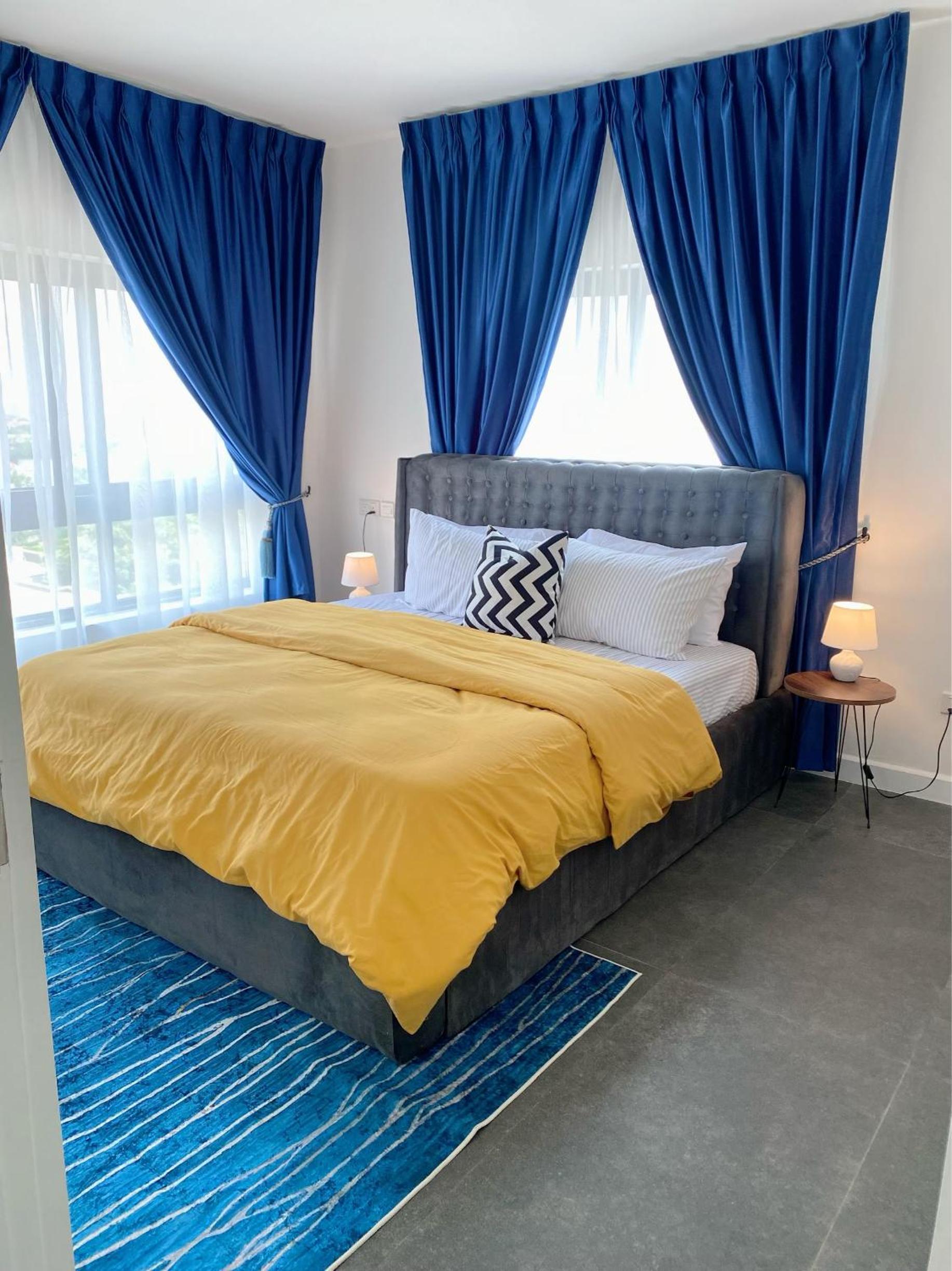 Contemporary 1 bedroom with pool