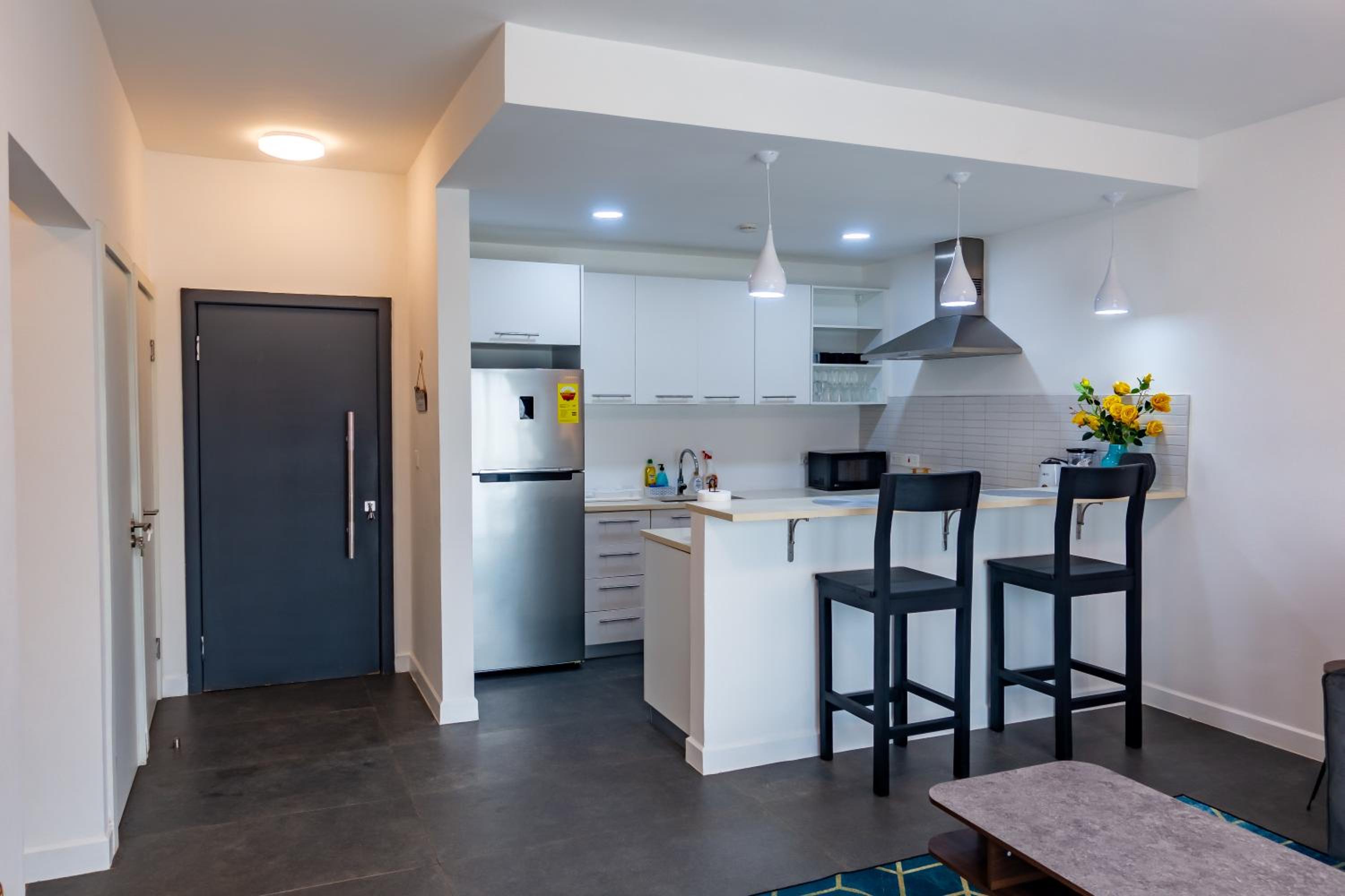 Contemporary 1 bedroom with pool