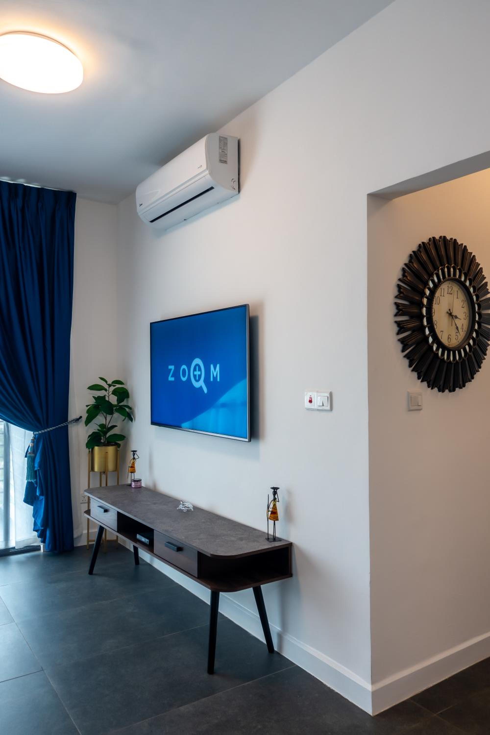 Contemporary 1 bedroom with pool