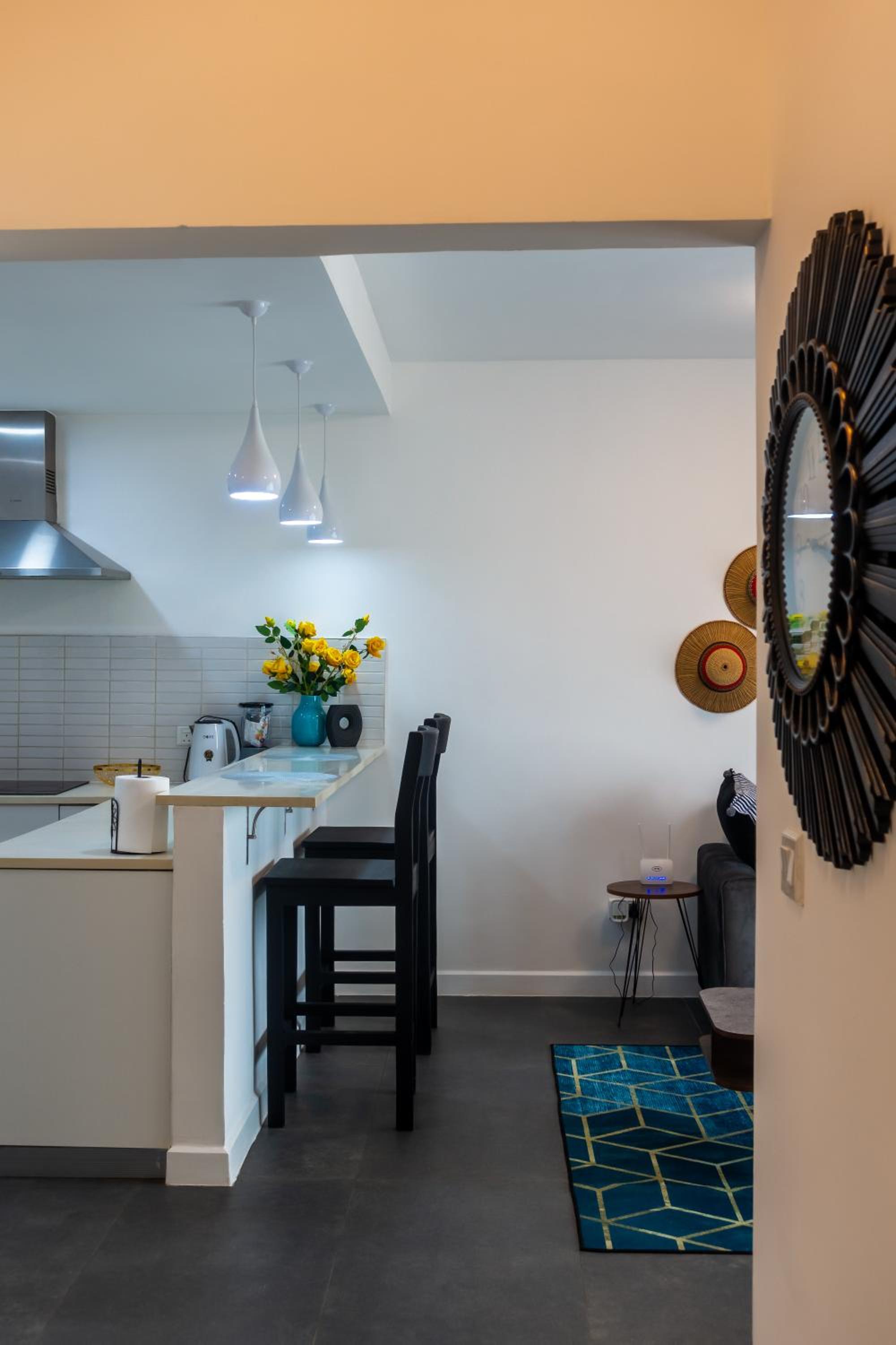 Contemporary 1 bedroom with pool