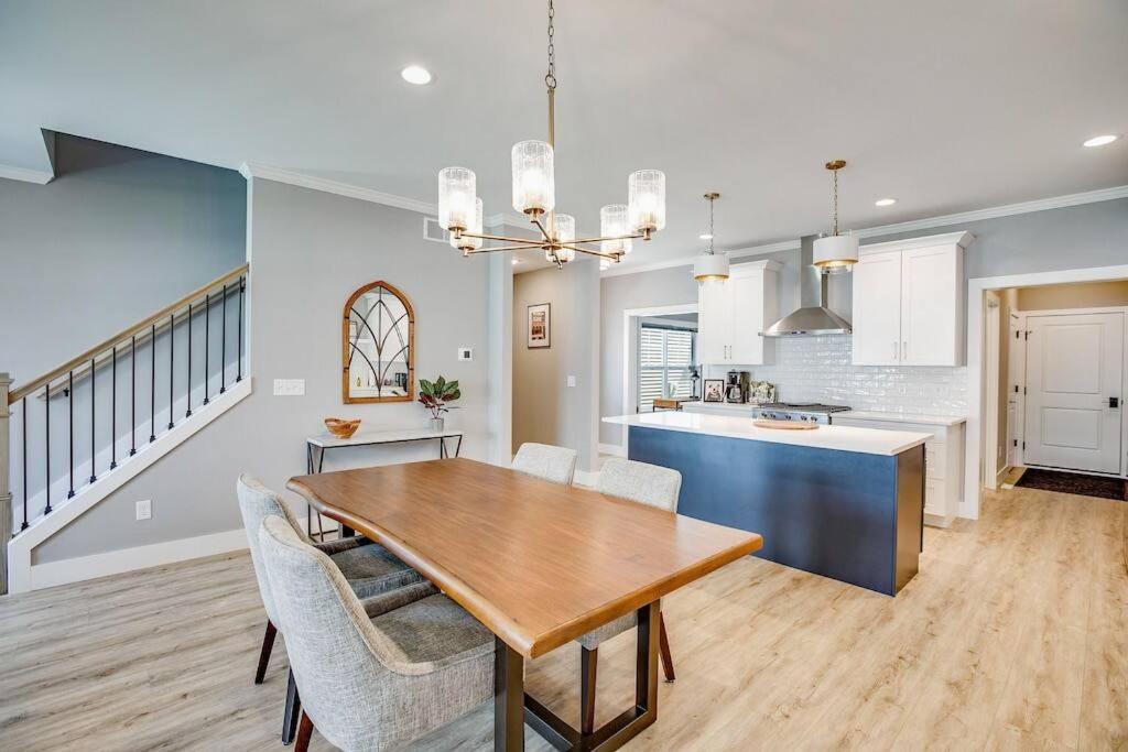 THE ISLES Townhome Located 6 blocks from ND view 4