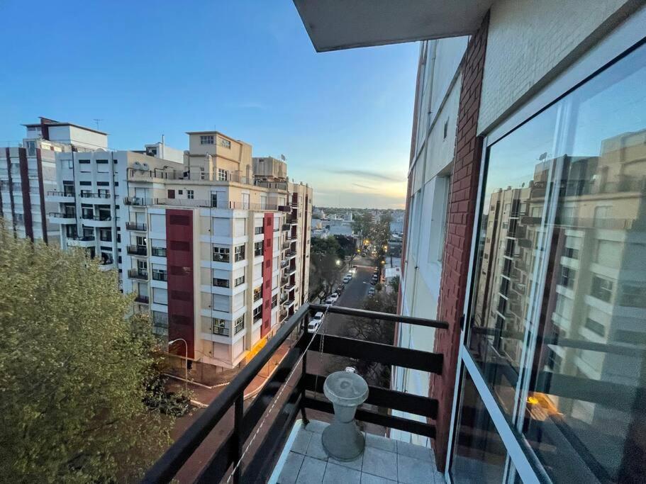 Monoambiente con balcón zona Güemes!