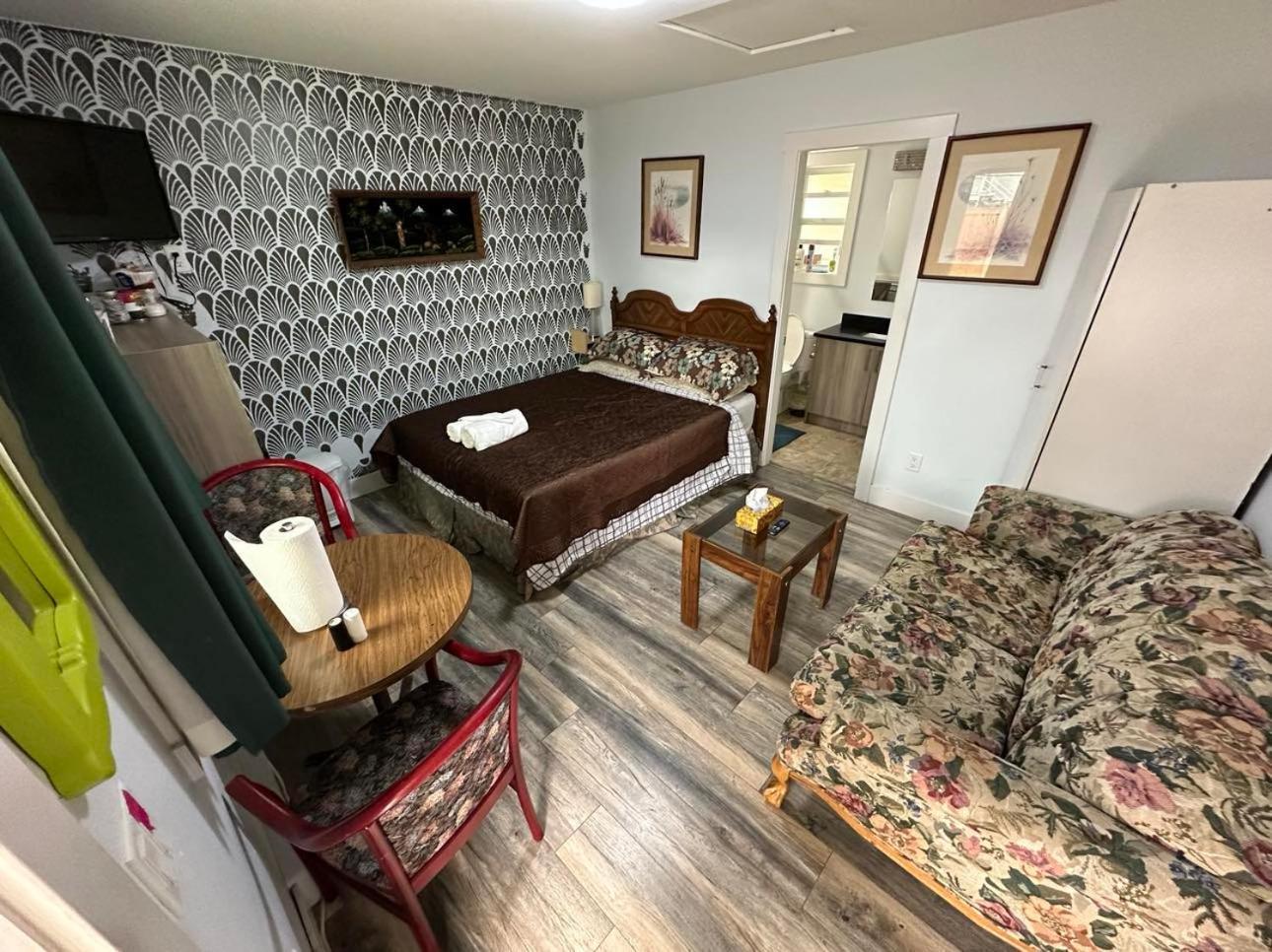 Guest Suite - Private Retreat - J-1