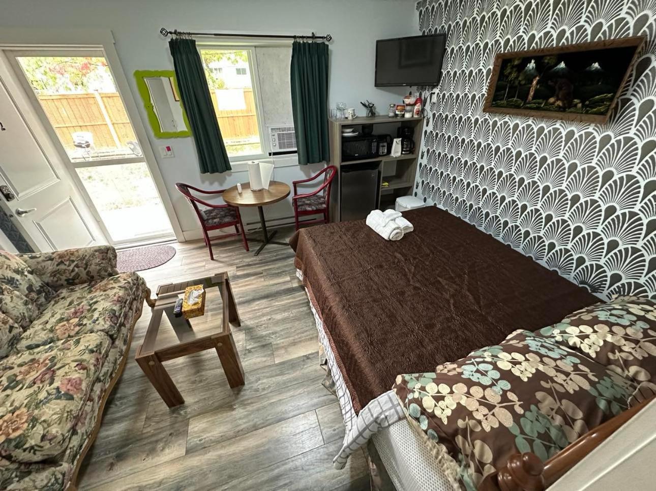 Guest Suite - Private Retreat - J-1