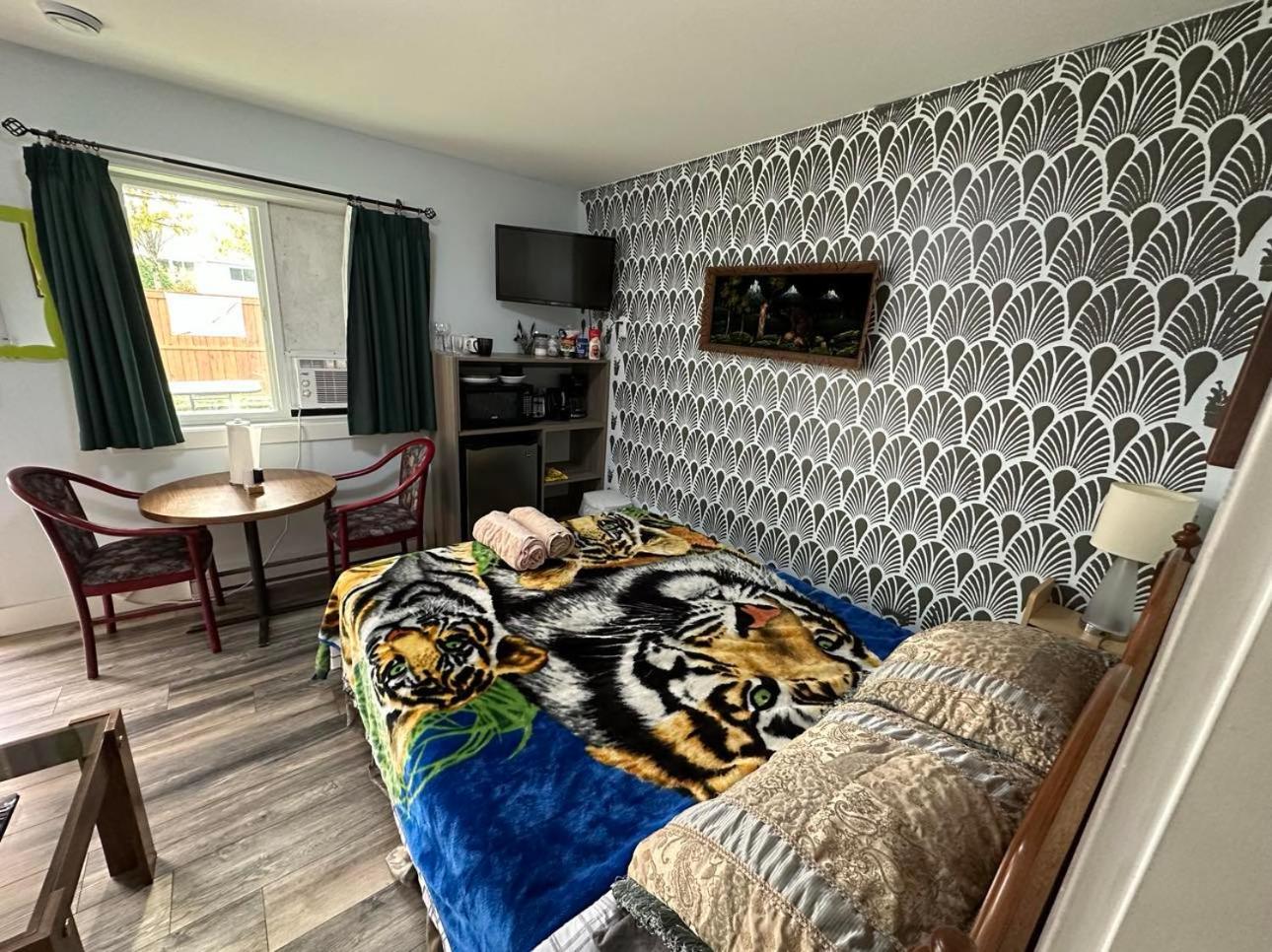 Guest Suite - Private Retreat - J-1