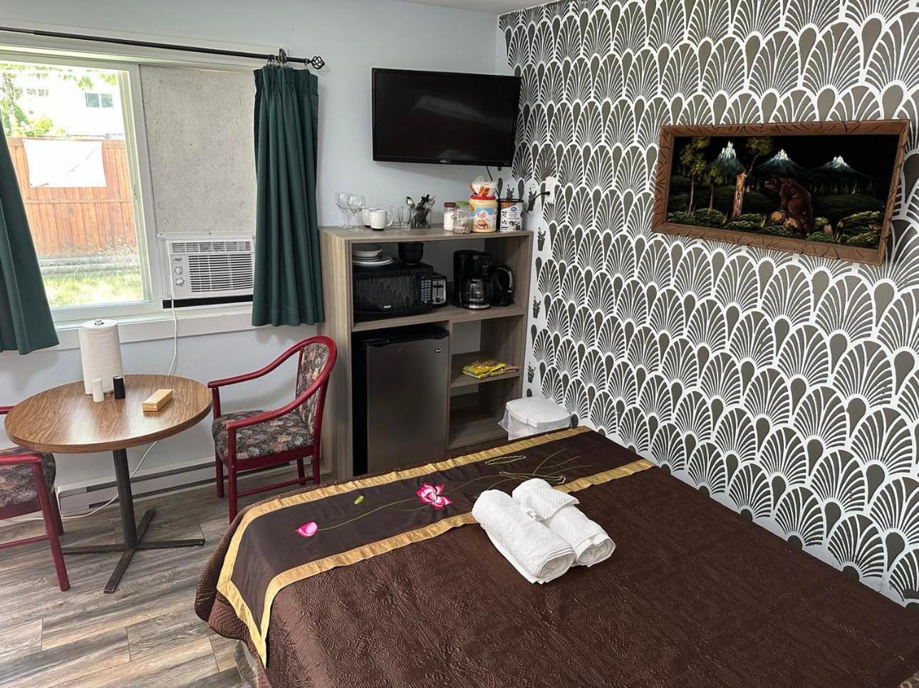 Guest Suite - Private Retreat - J-1