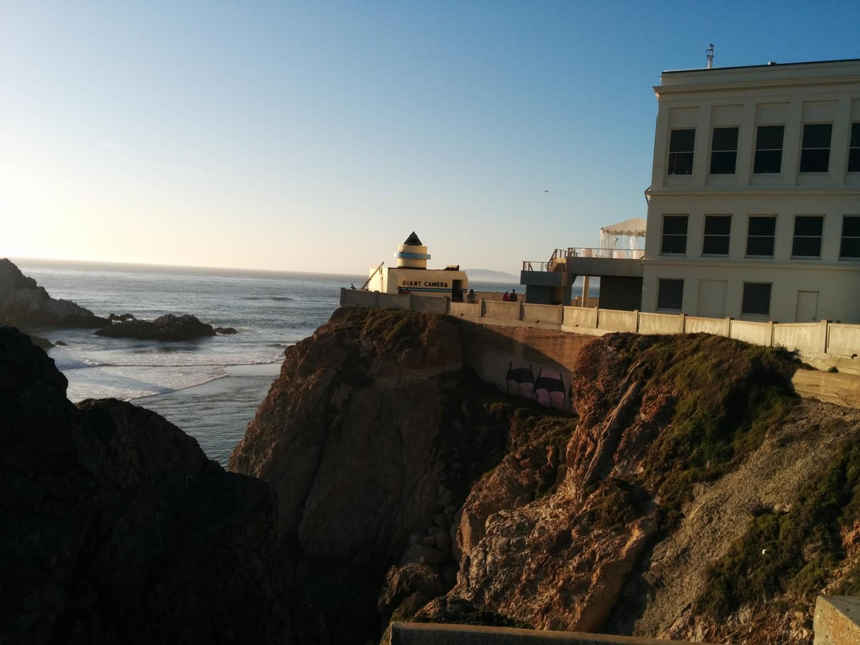 Stunning SanFran Casa close to Center and steps from Ocean
