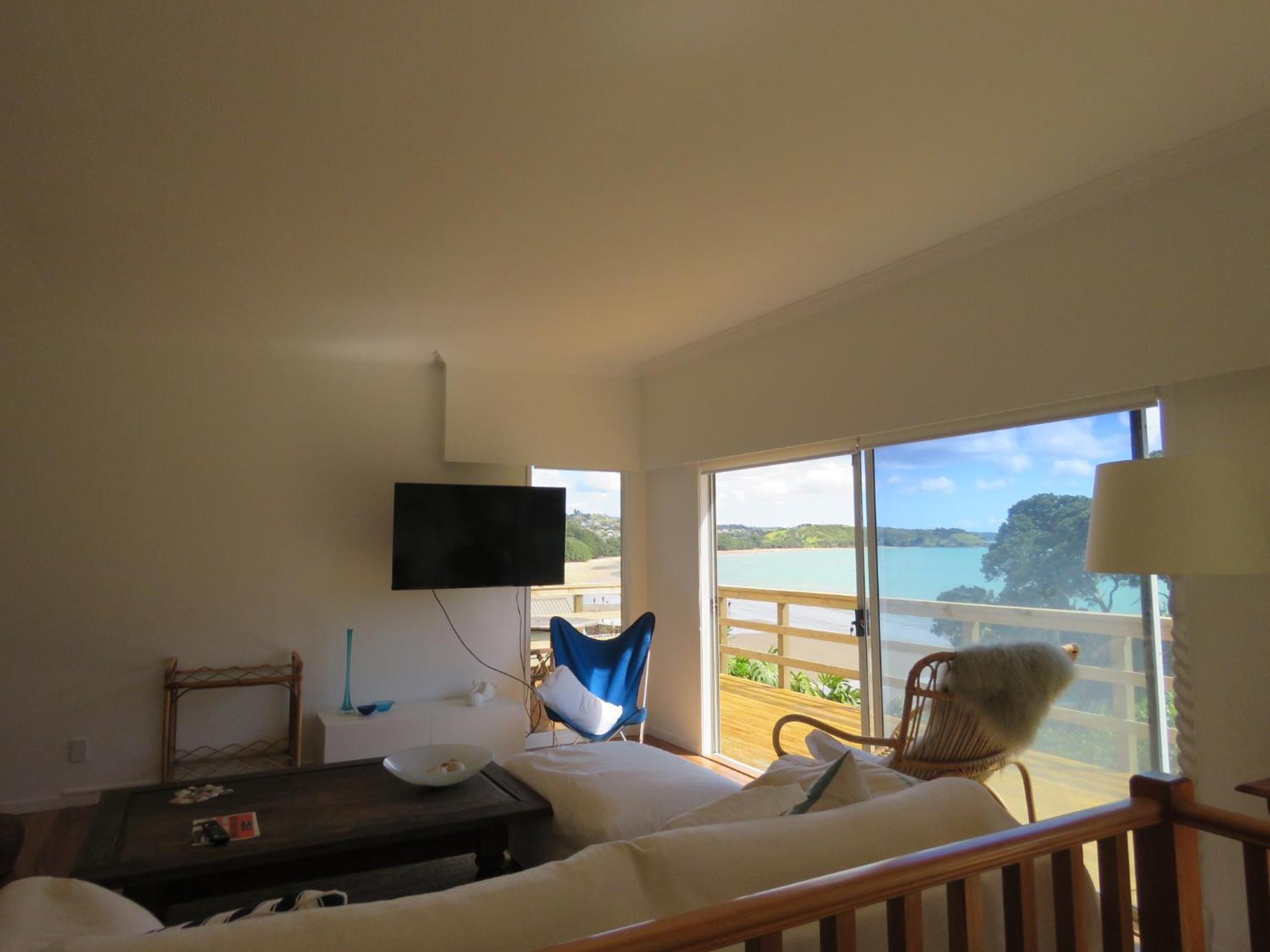 Kotare Kottage - Beachfront Escape