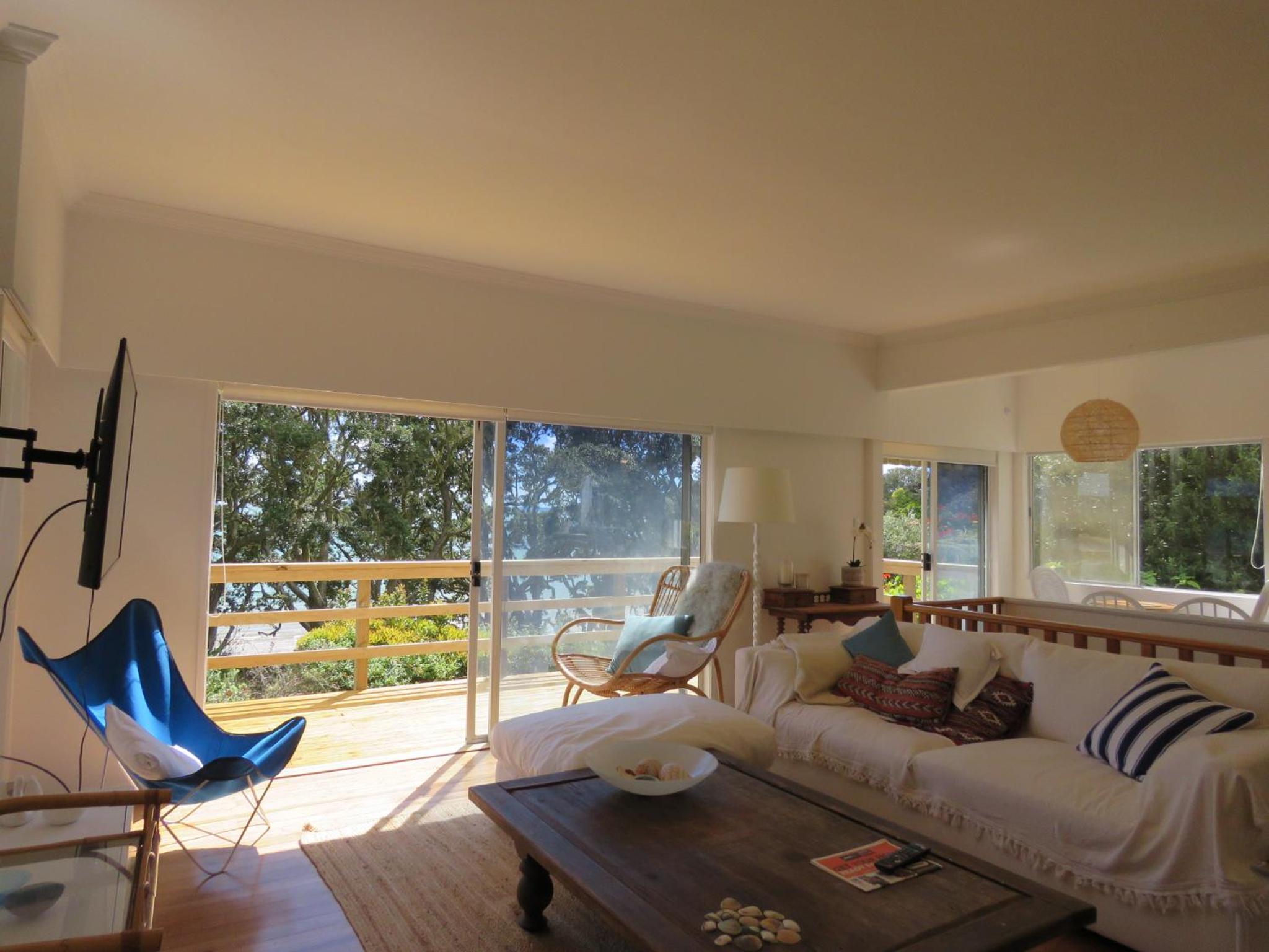 Kotare Kottage - Beachfront Escape