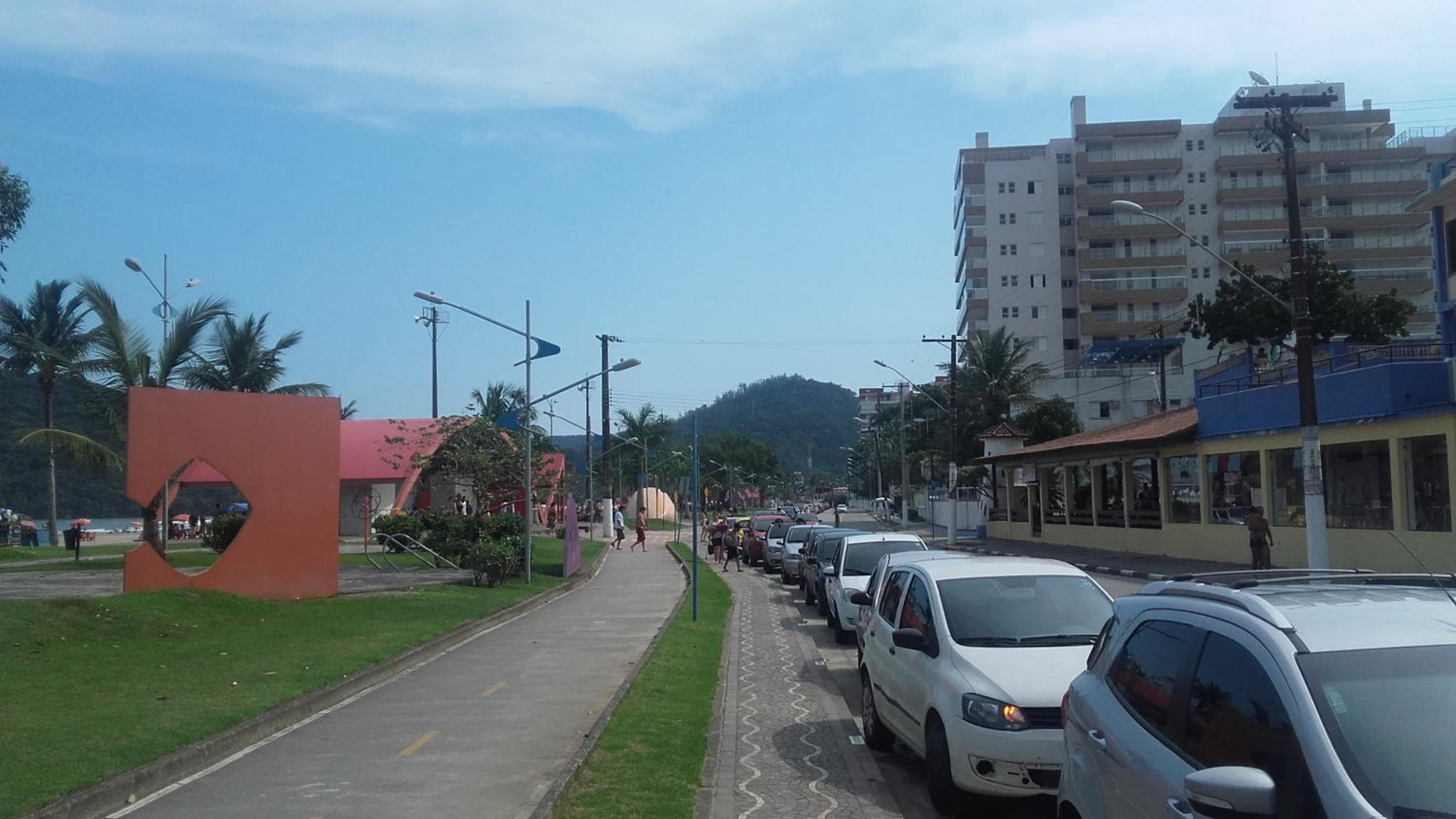 SOBRADO-BERTIOGA-Uso exclusivo para grupos de até 12 pessoas em 1 até 4 suítes