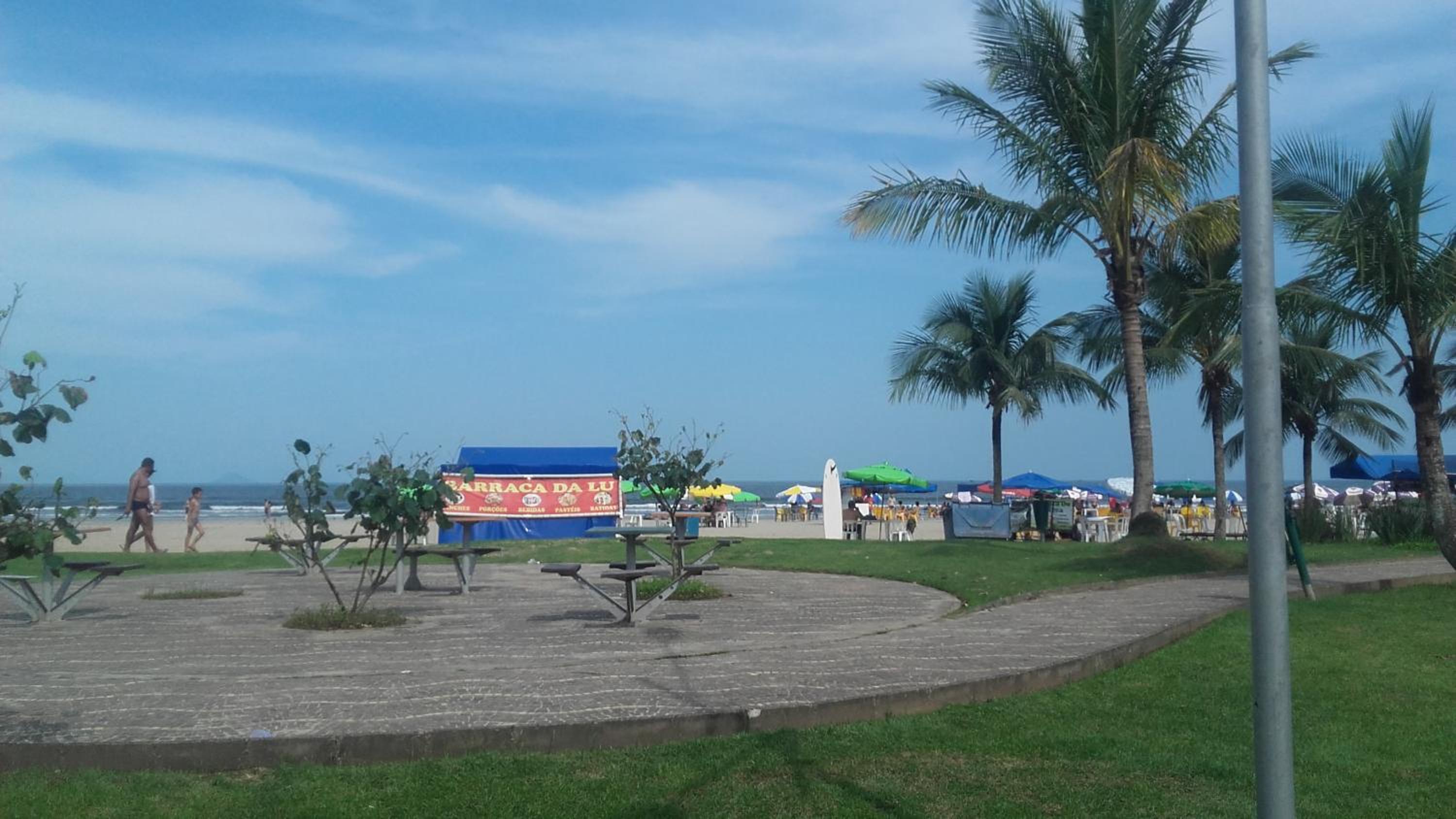 SOBRADO-BERTIOGA-Uso exclusivo para grupos de até 12 pessoas em 1 até 4 suítes