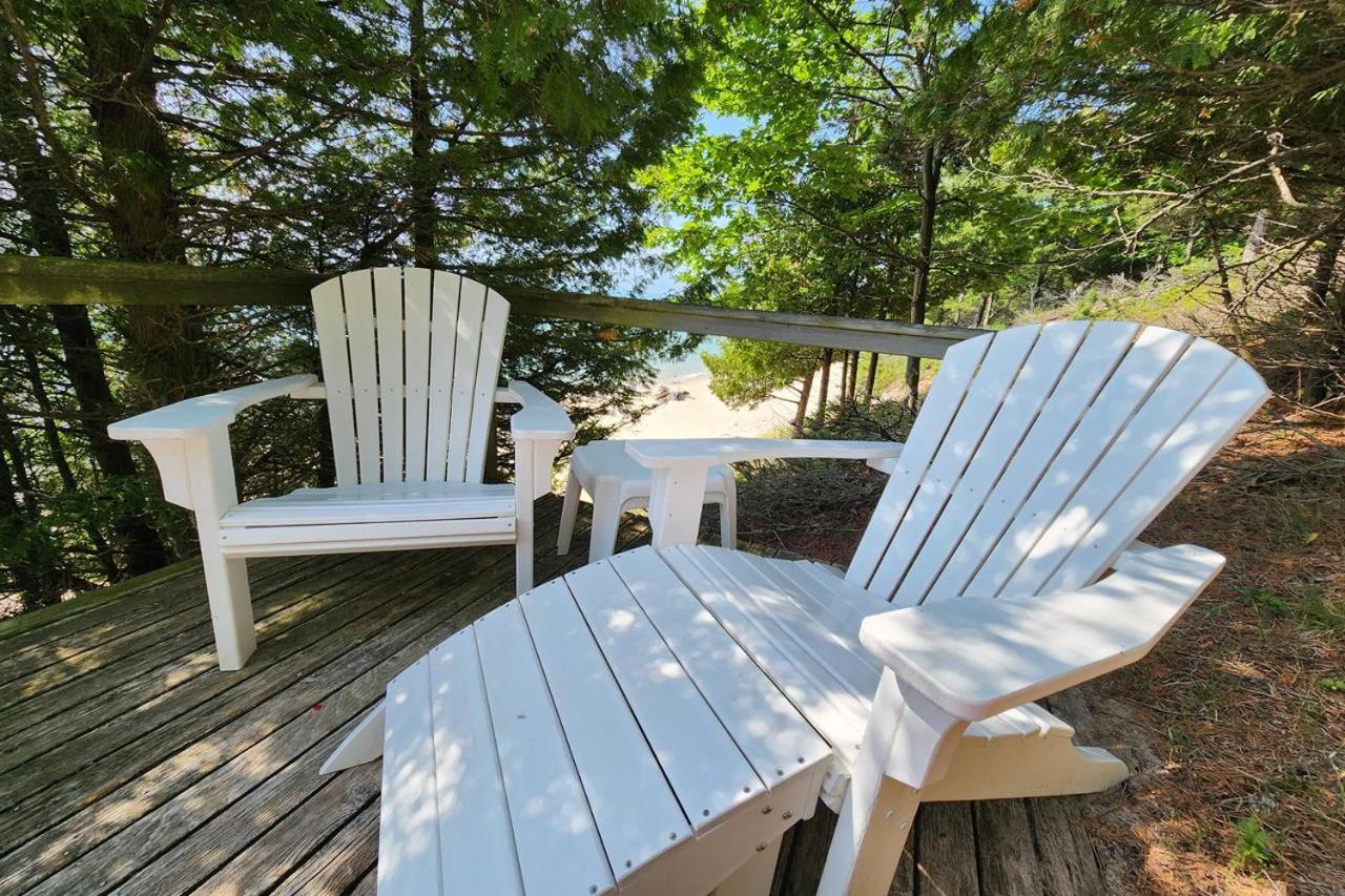 Tree Fort - Honeymoon Cottage on Lake Michigan view 4