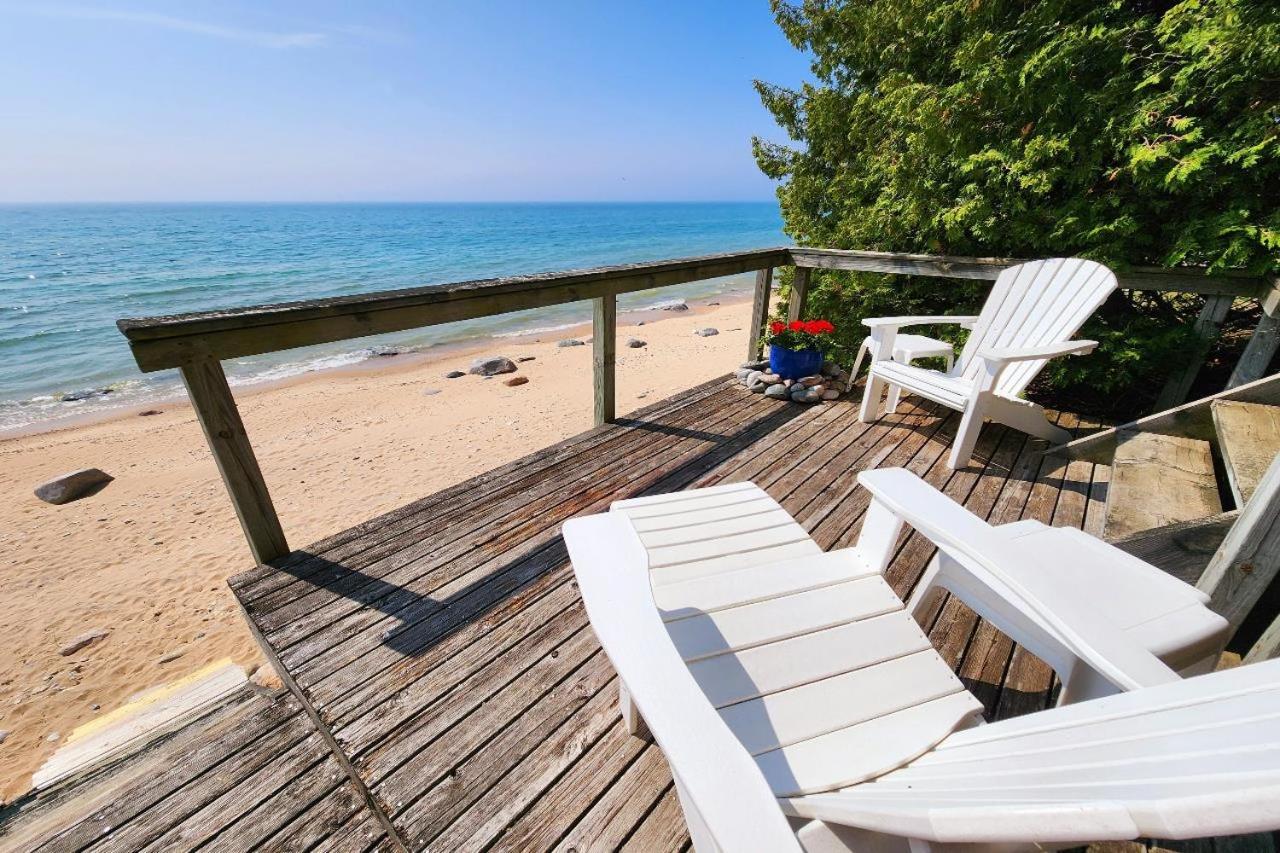 Tree Fort - Honeymoon Cottage on Lake Michigan view 5