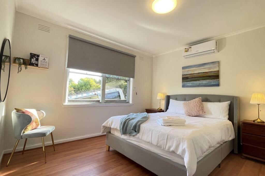 Morwell Pet friendly 3BR Retreat Free Parking Netflix