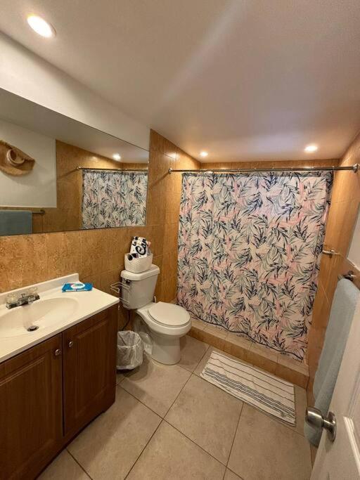 Quiet & Centrally located House - PRIVATE PARKING, LAUNDRY AND STORAGE FOR LUGGAGE