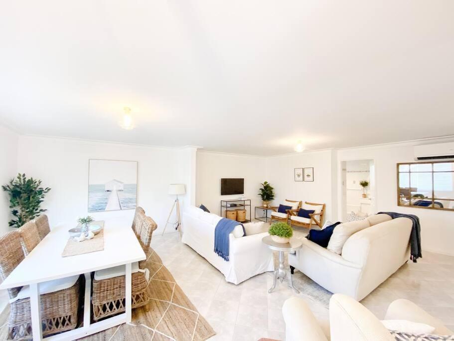Exhale Terrigal, Stylish & Spacious, 150M to beach