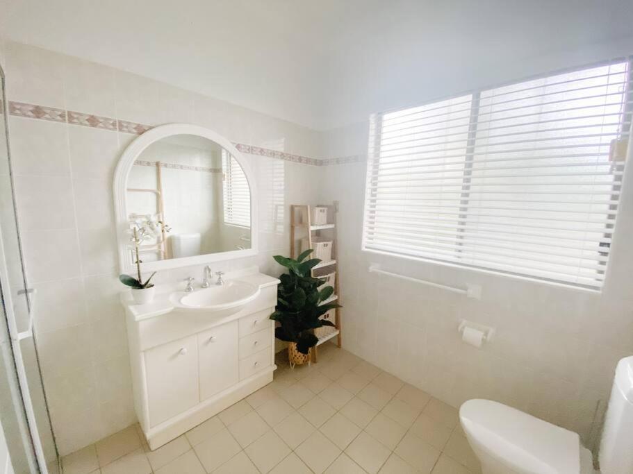 Exhale Terrigal, Stylish & Spacious, 150M to beach