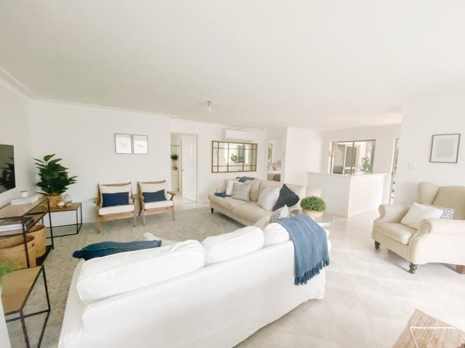 Exhale Terrigal, Stylish & Spacious, 150M to beach