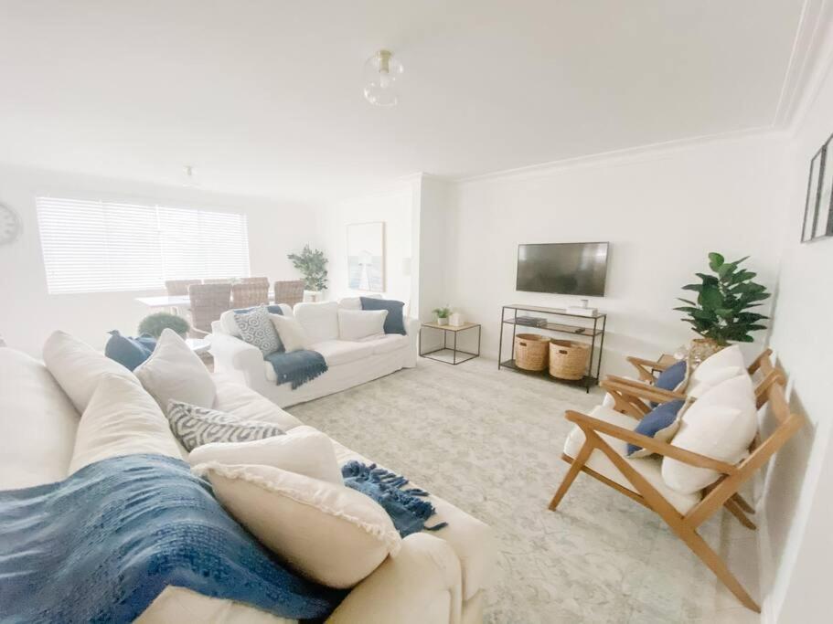 Exhale Terrigal, Stylish & Spacious, 150M to beach