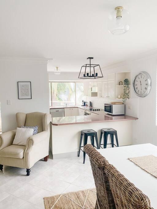 Exhale Terrigal, Stylish & Spacious, 150M to beach