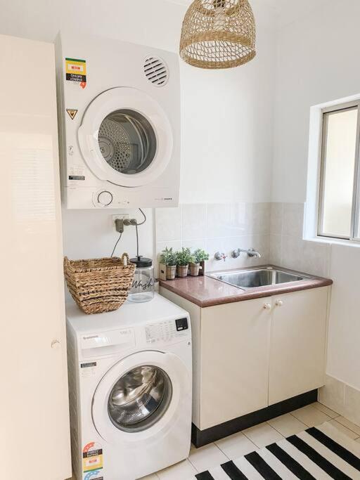Exhale Terrigal, Stylish & Spacious, 150M to beach