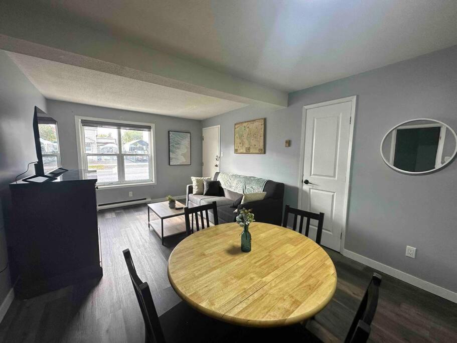 Cornwall Vacations - Freshly Renovated 2 bedroom unit - Property Image 3