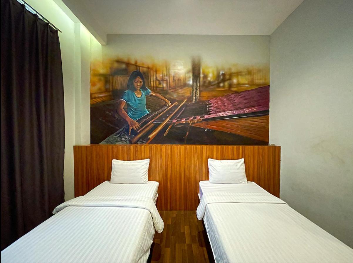 Ladja Hotel Sintang view 4
