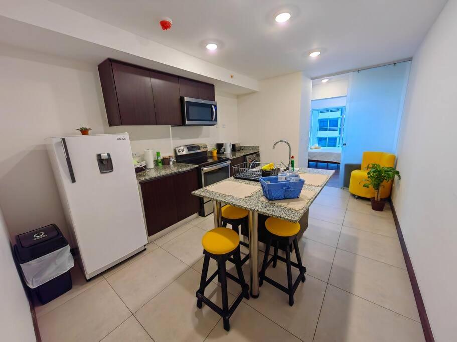 1102 Torre los Yoses Hermoso Apartamento en Barrio Escalante SIN Parqueo