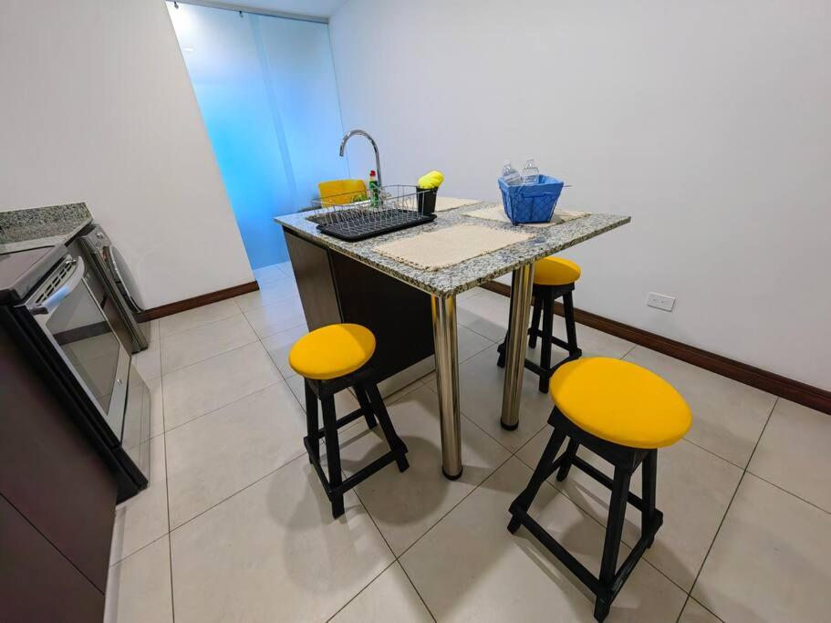 1102 Torre los Yoses Hermoso Apartamento en Barrio Escalante SIN Parqueo