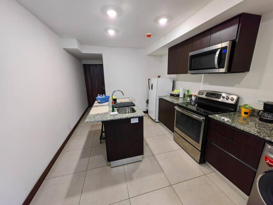 1102 Torre los Yoses Hermoso Apartamento en Barrio Escalante SIN Parqueo