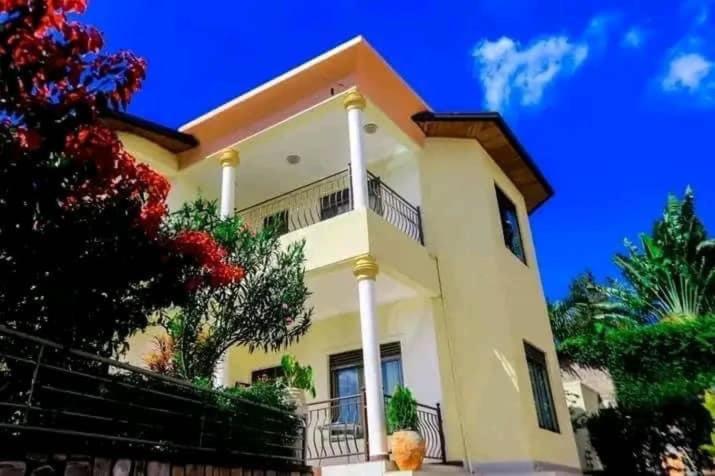 GACURIRO HOMEs