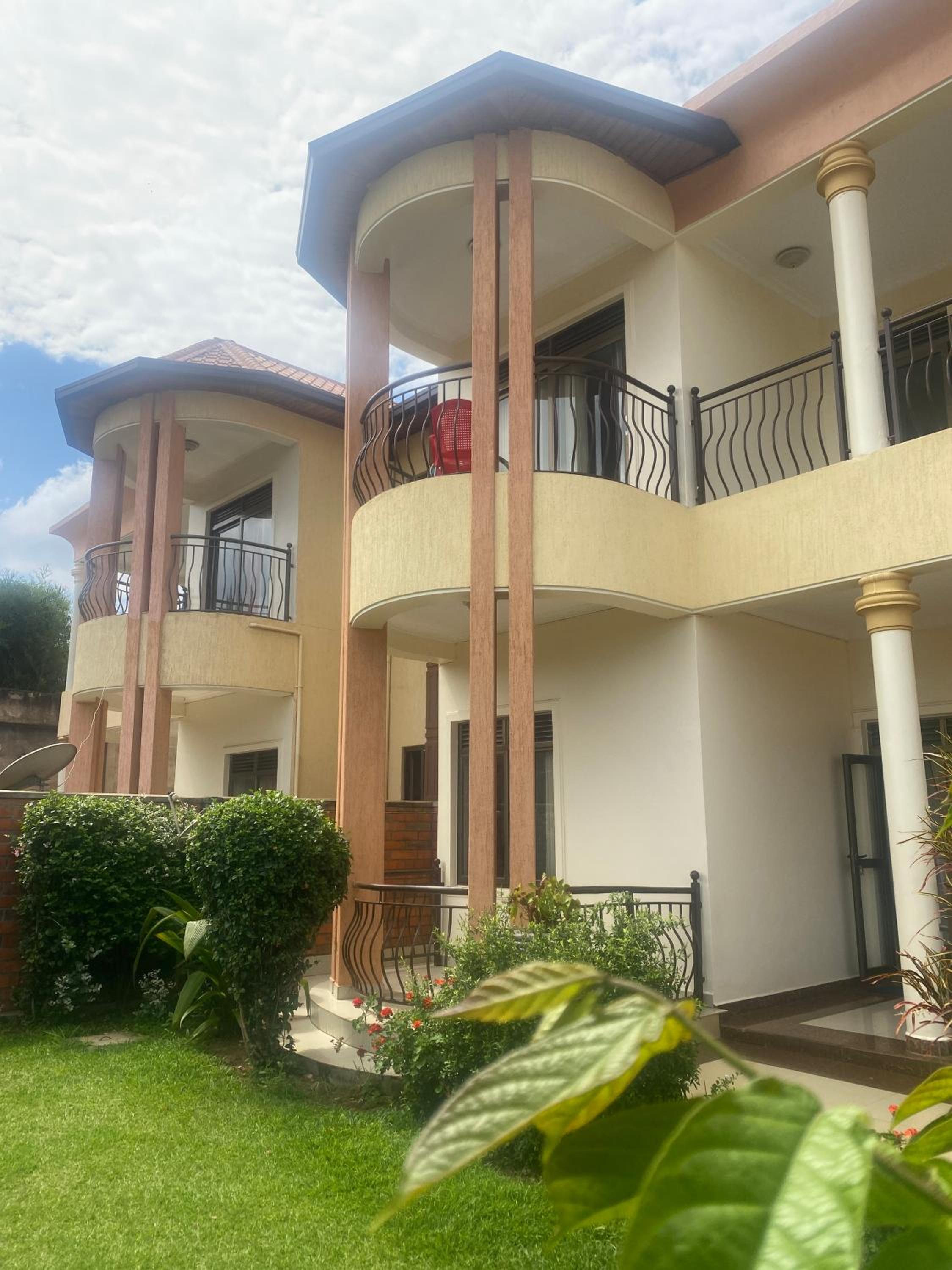 GACURIRO HOMEs