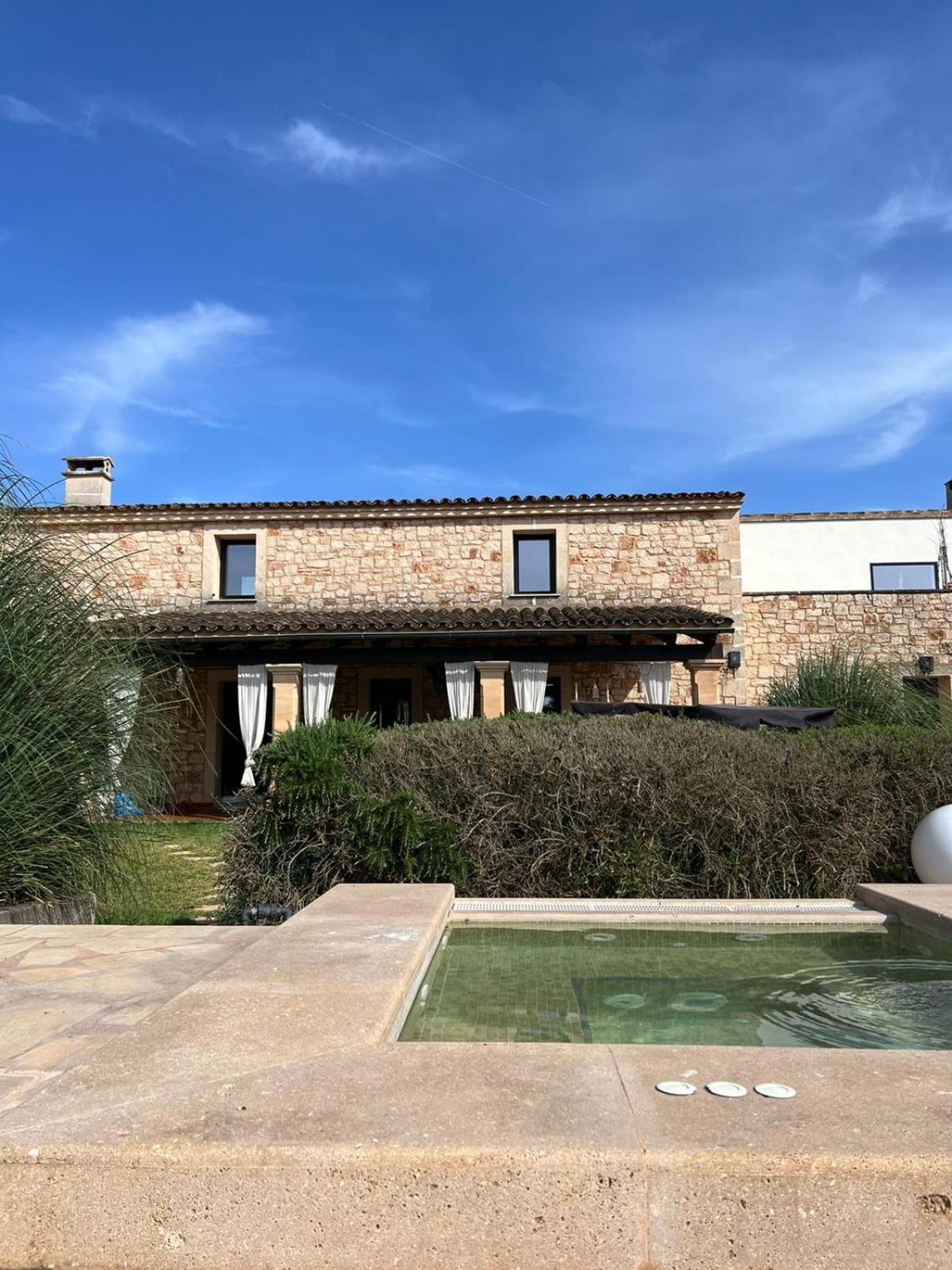 Mallorca Finca Gallo Negro Santanyi Campos gesamte Unterkunft Social Media