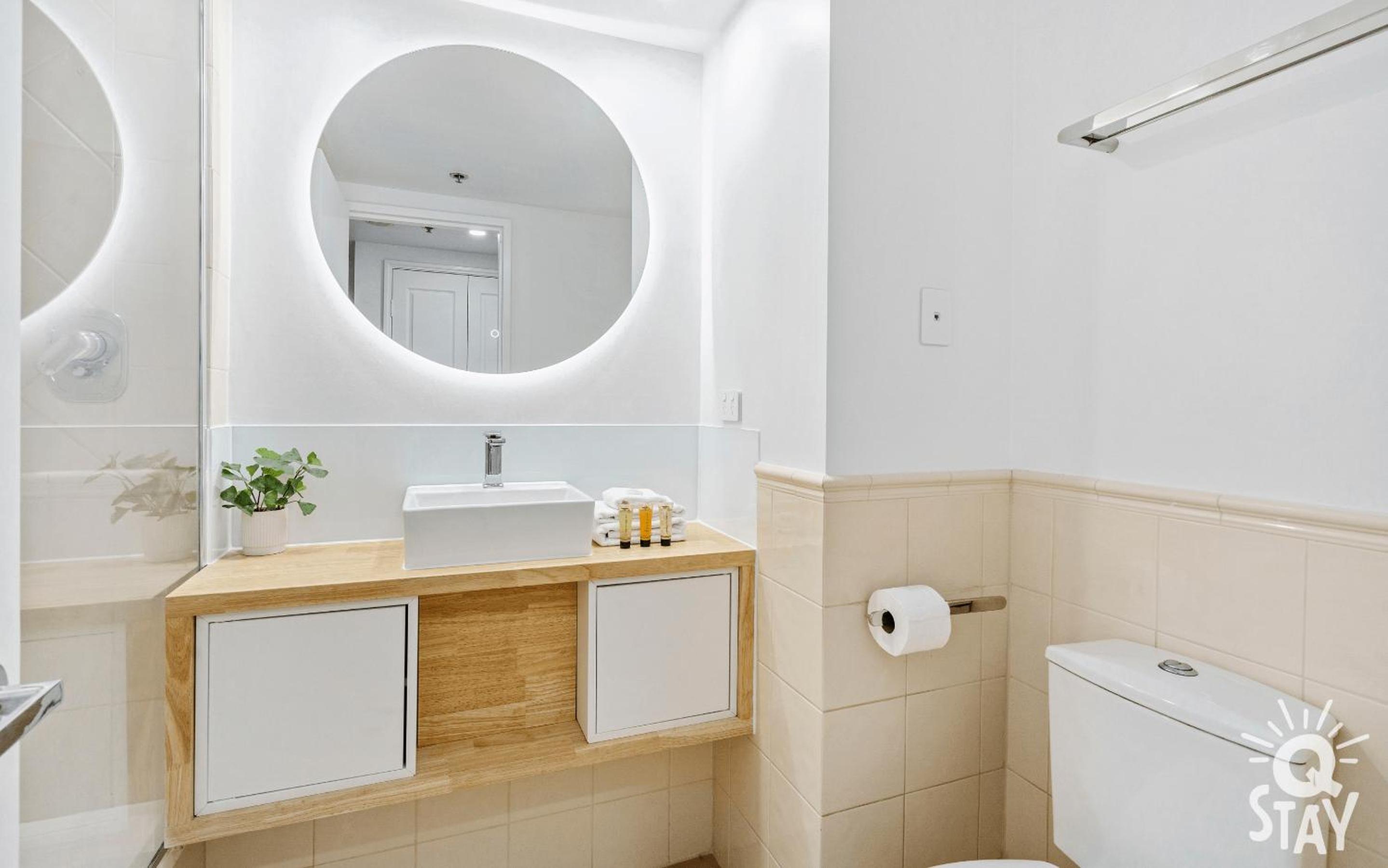 Legends Hotel - Heart of Surfers Paradise - Q STAY