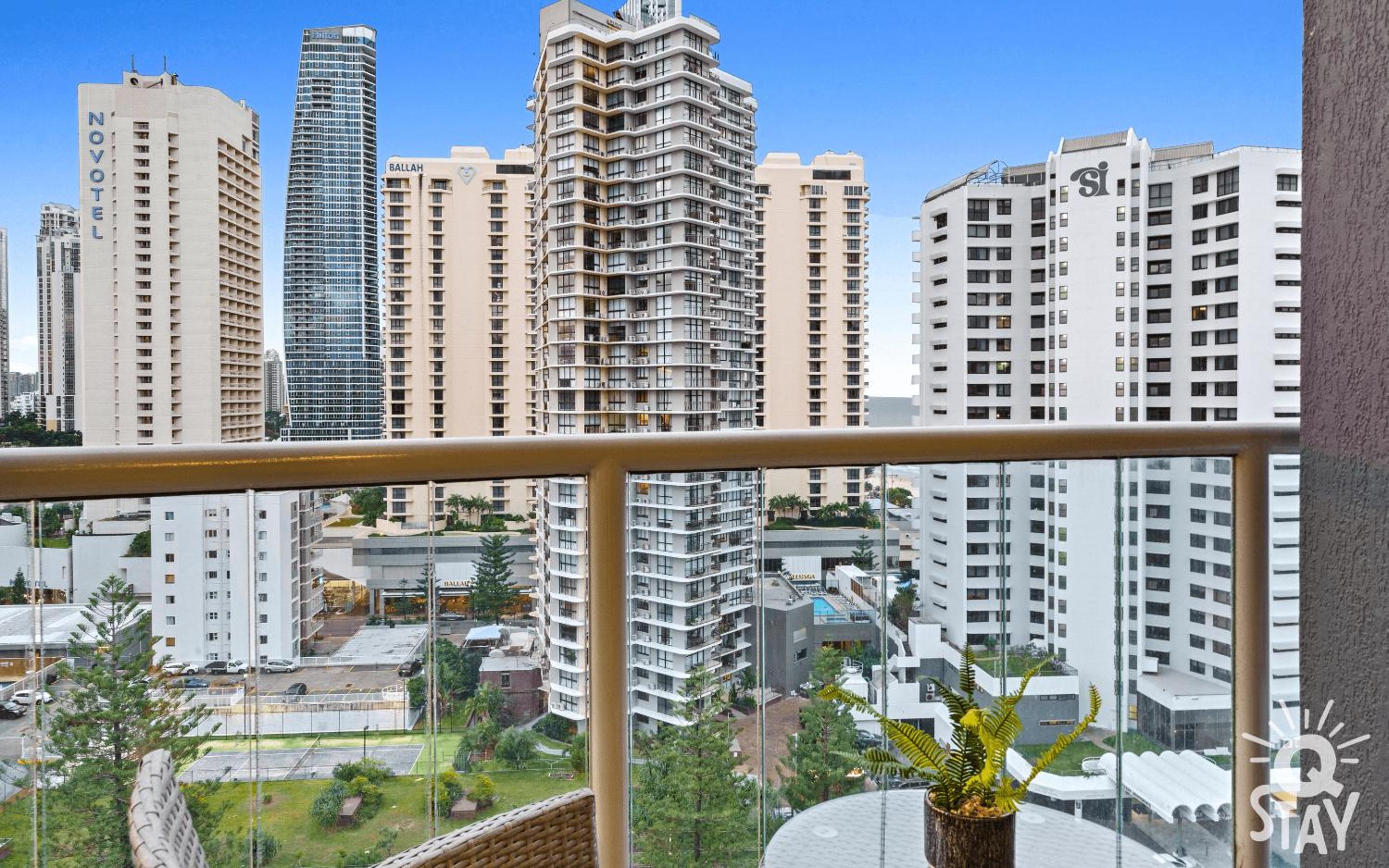 Legends Hotel - Heart of Surfers Paradise - Q STAY