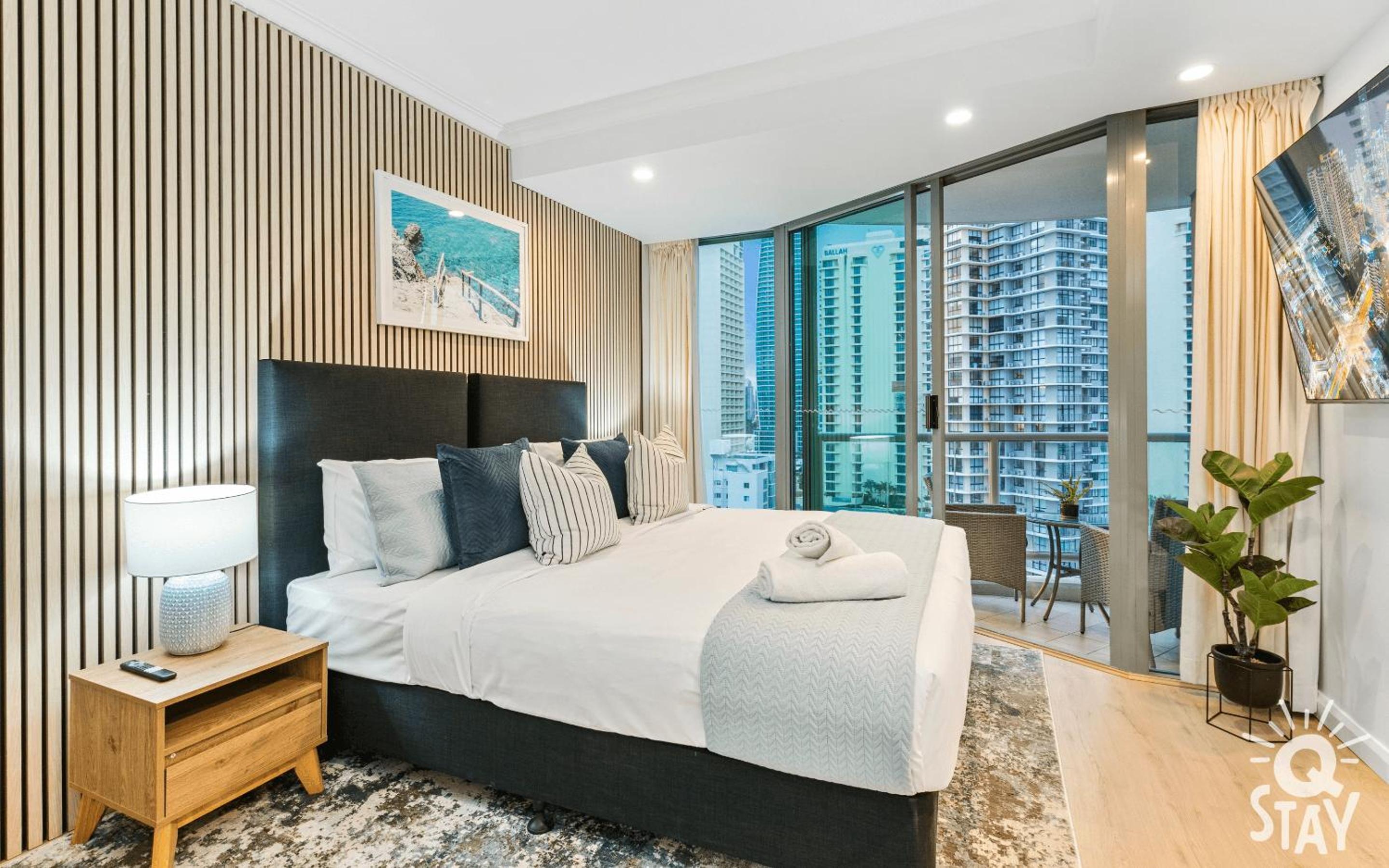 Legends Hotel - Heart of Surfers Paradise - Q STAY