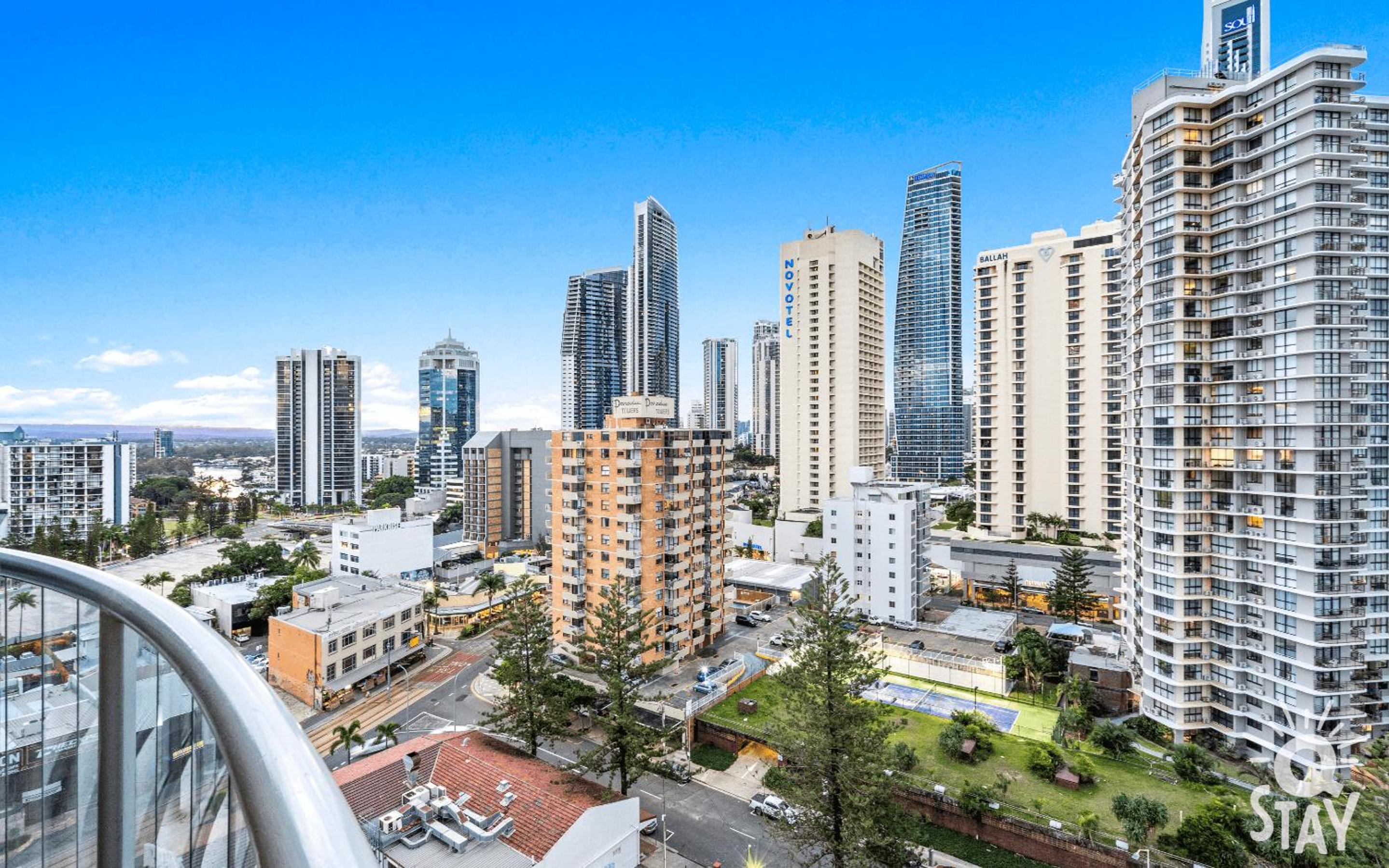 Legends Hotel - Heart of Surfers Paradise - Q STAY