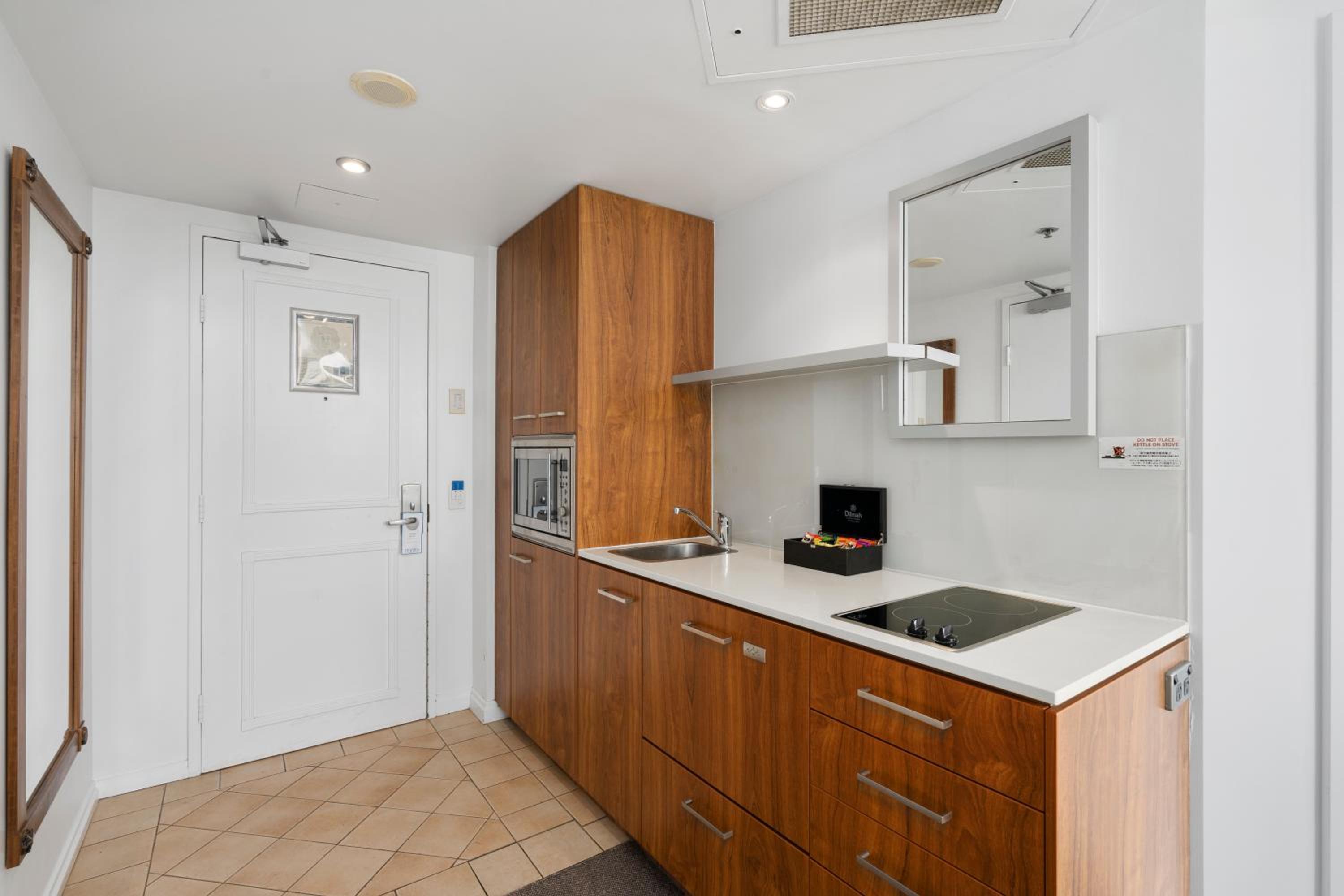 Legends Hotel - Heart of Surfers Paradise - Q STAY