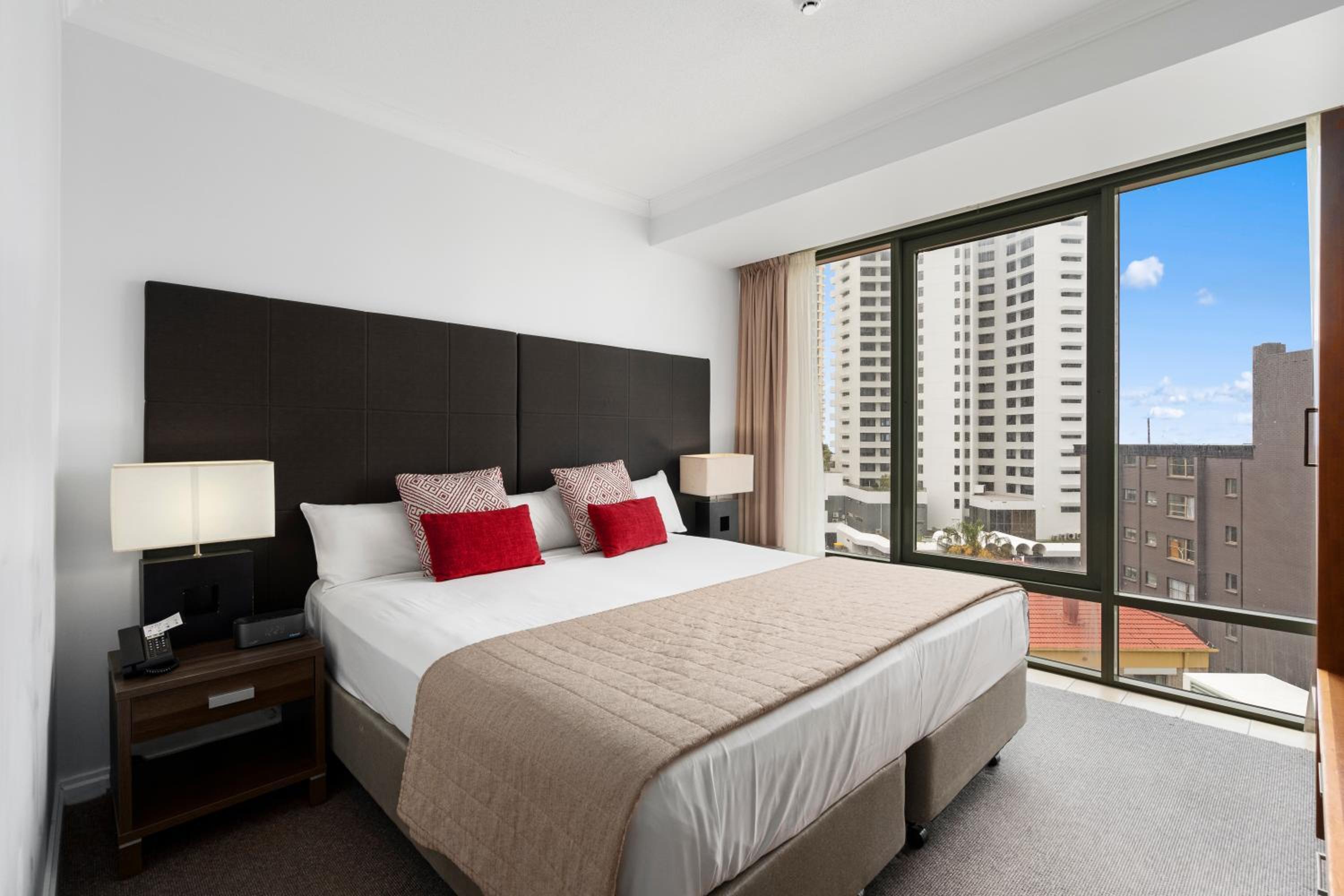 Legends Hotel - Heart of Surfers Paradise - Q STAY