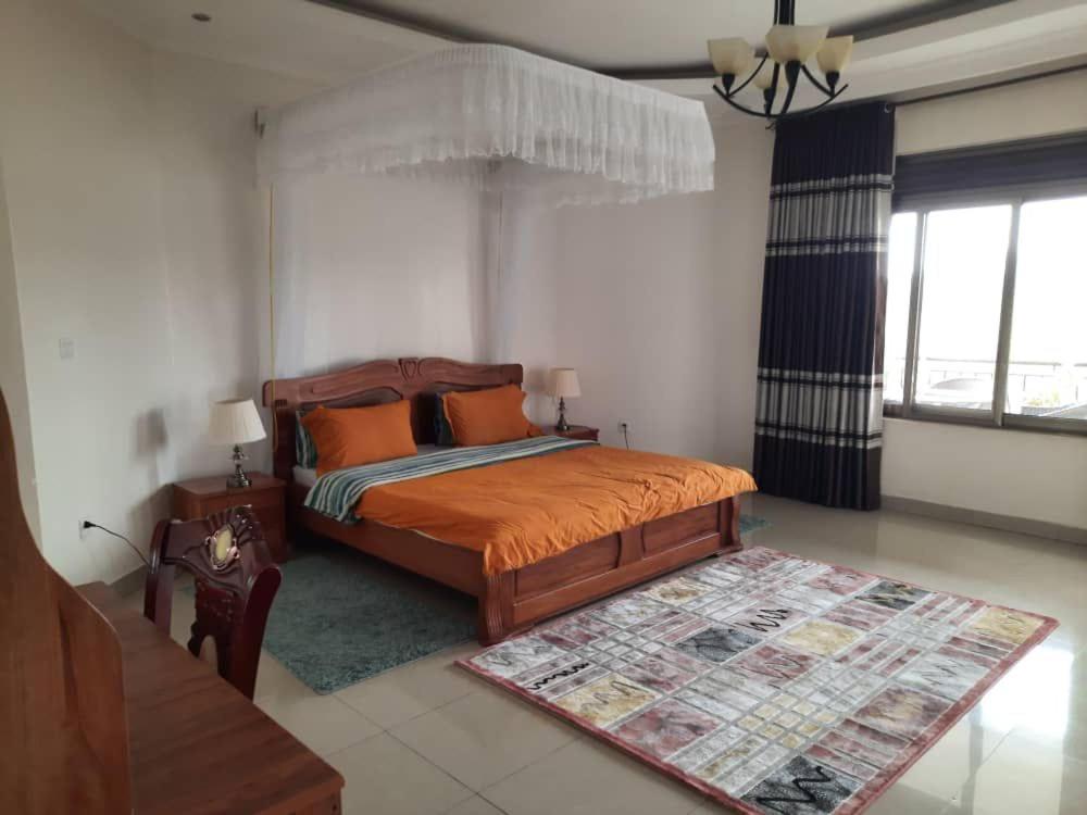 GACURIRO HOMEs