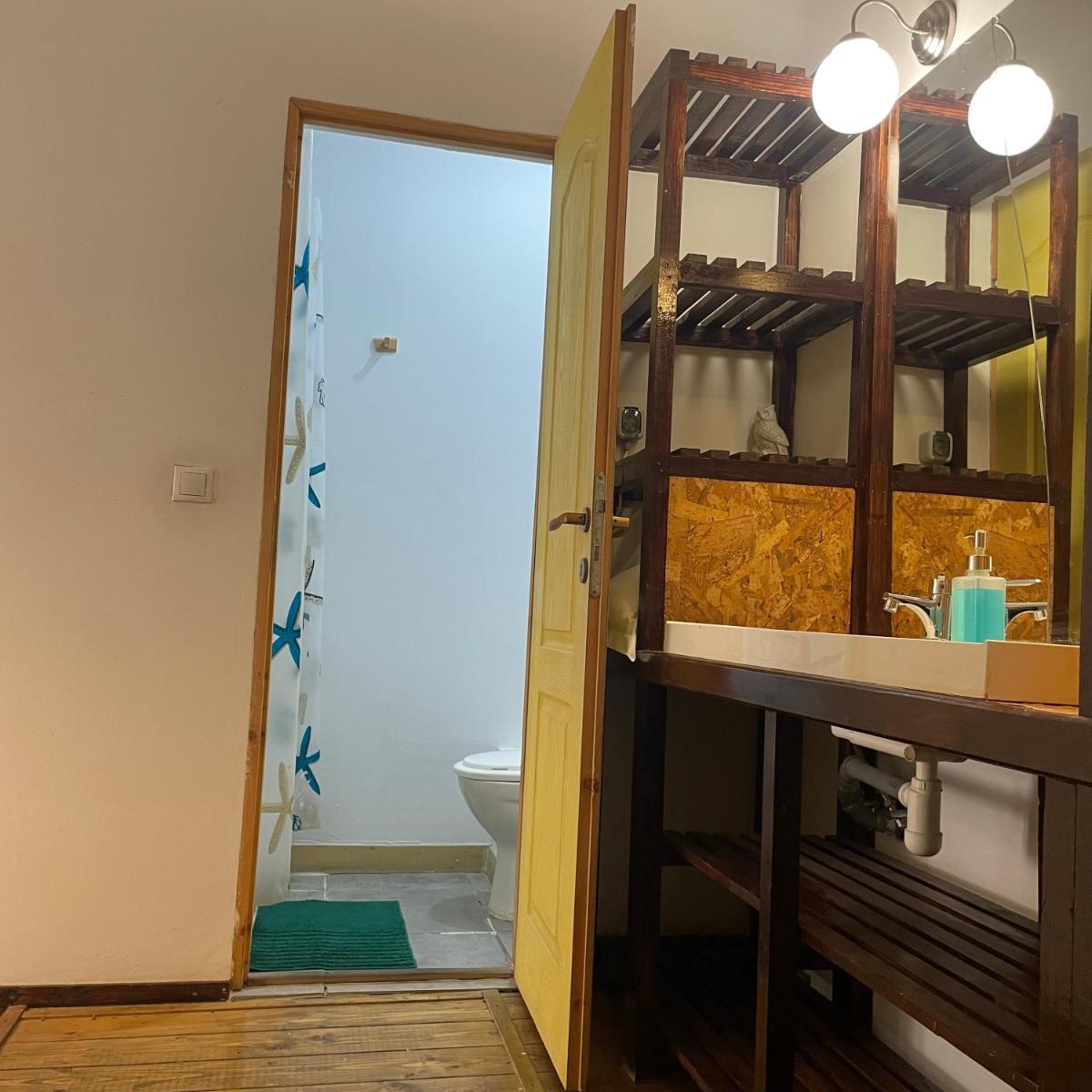 Victoria Poshtel Bucharest view 3