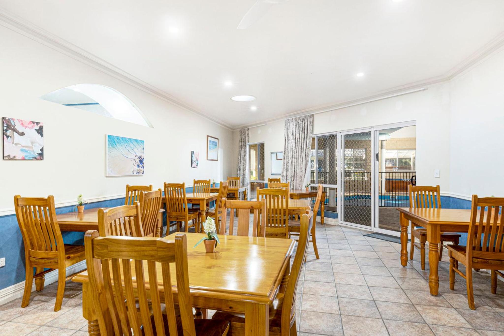 Inn The Tuarts Guest Lodge