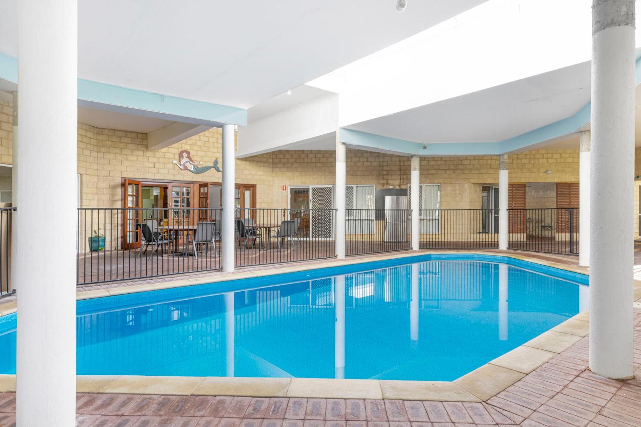 Inn The Tuarts Guest Lodge