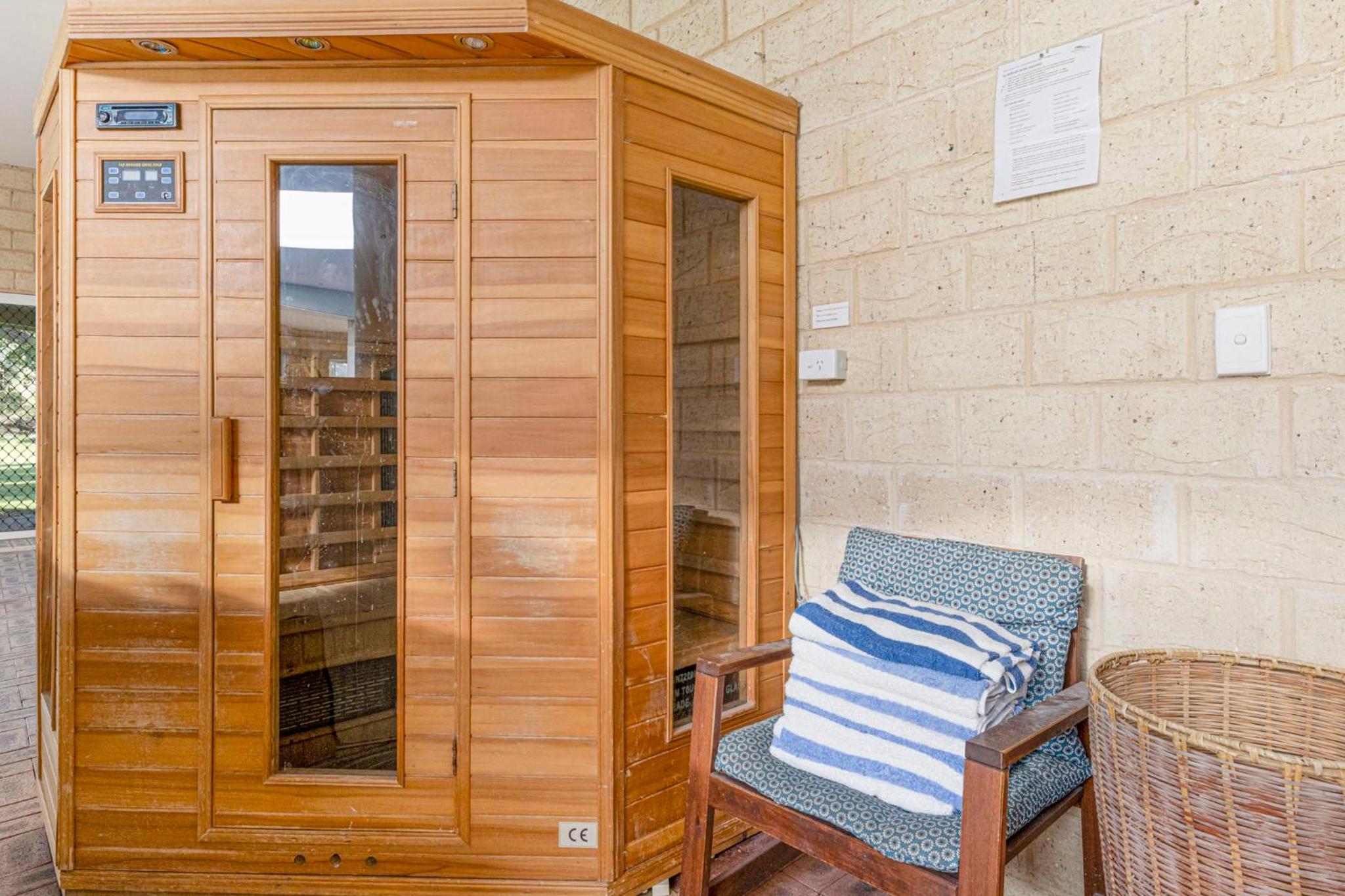 Inn The Tuarts Guest Lodge