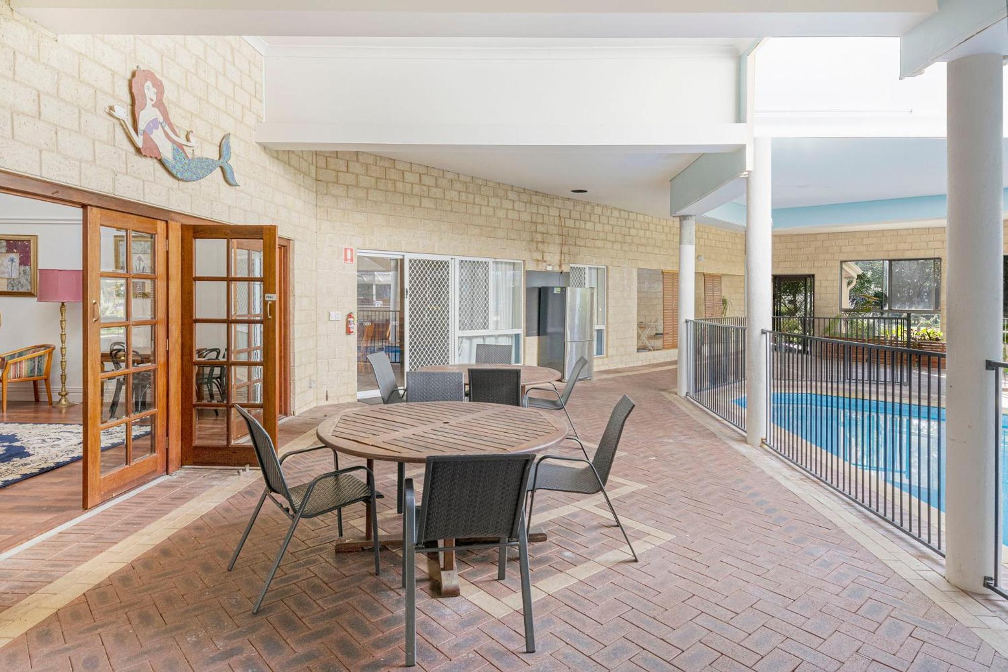 Inn The Tuarts Guest Lodge