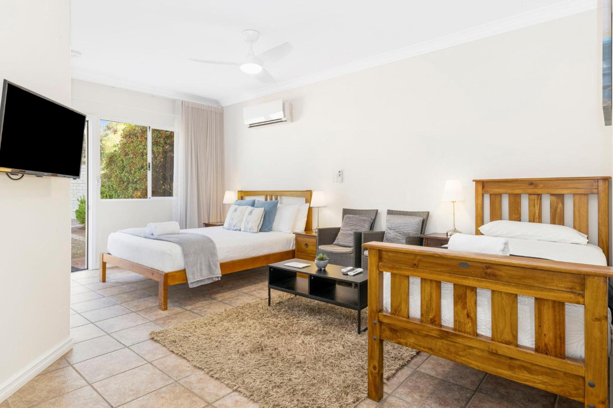Inn The Tuarts Guest Lodge